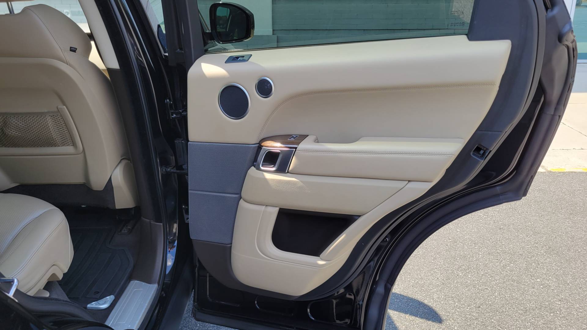 Used 2016 Land Rover RANGE ROVER SPORT HSE / SC V6 / 8-SPD AUTO / VISION & CONV PKG / TOWING PKG for sale Sold at Formula Imports in Charlotte NC 28227 87