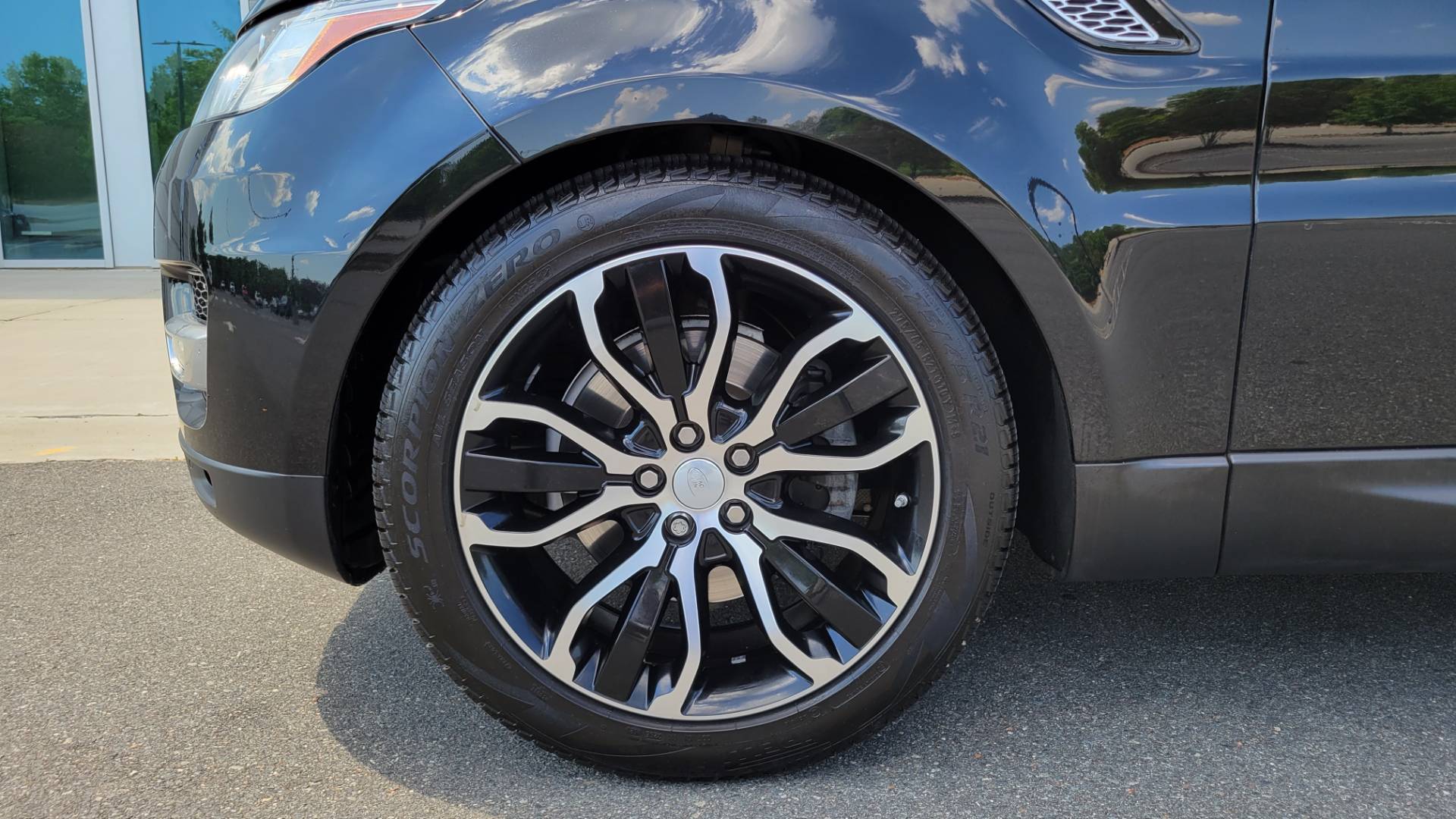 Used 2016 Land Rover RANGE ROVER SPORT HSE / SC V6 / 8-SPD AUTO / VISION & CONV PKG / TOWING PKG for sale Sold at Formula Imports in Charlotte NC 28227 97