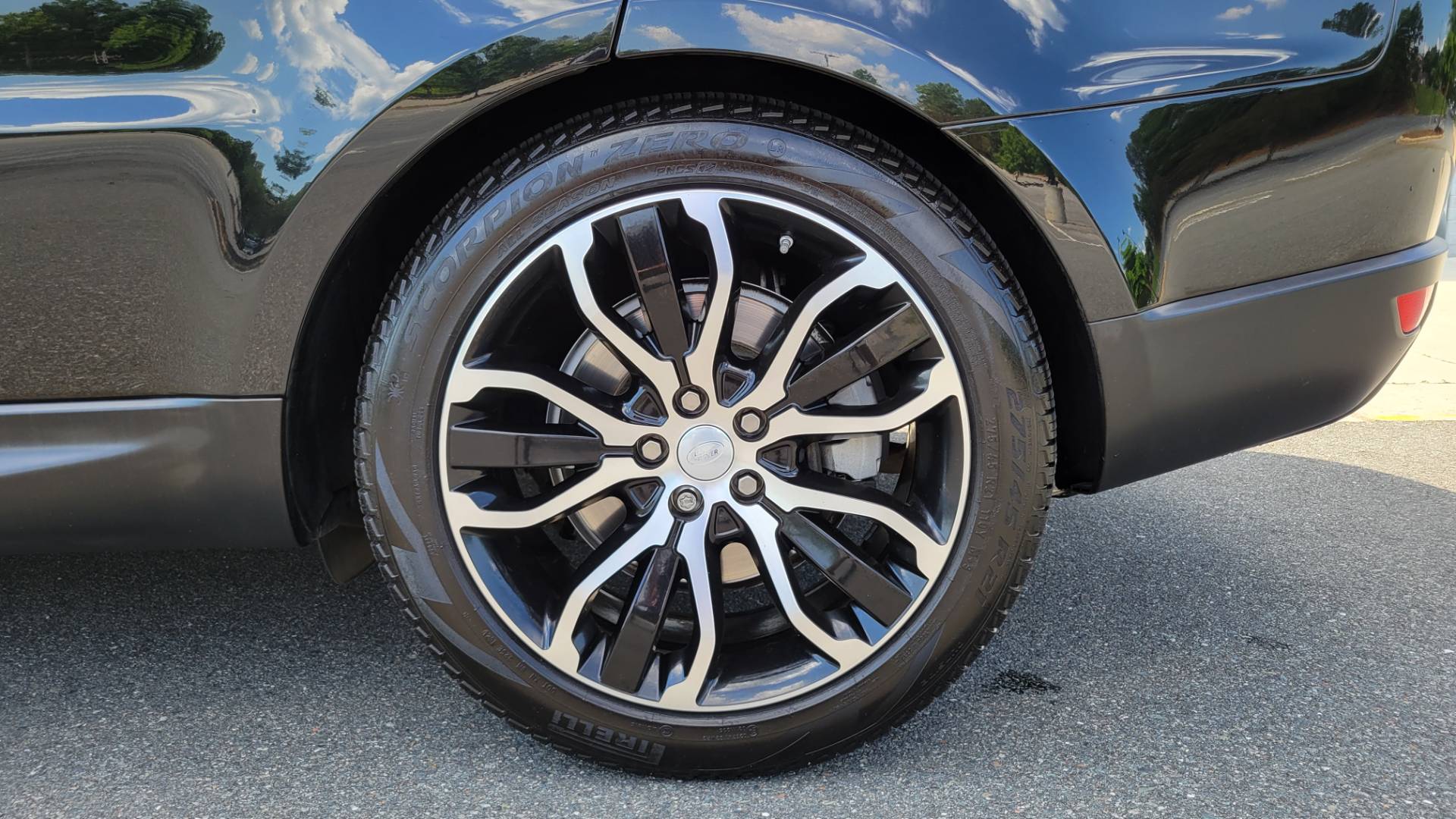Used 2016 Land Rover RANGE ROVER SPORT HSE / SC V6 / 8-SPD AUTO / VISION & CONV PKG / TOWING PKG for sale Sold at Formula Imports in Charlotte NC 28227 98