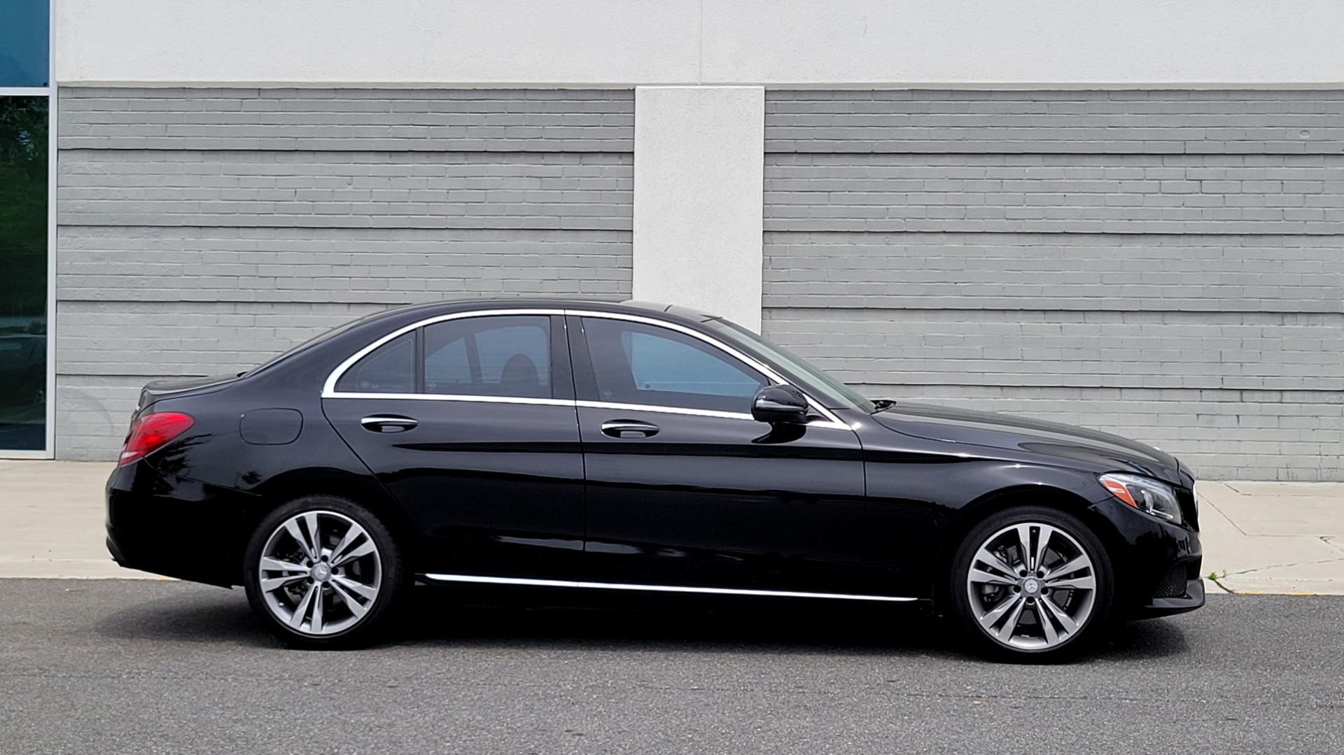 Used 2017 Mercedes-Benz C-CLASS C 300 4MATIC SEDAN / PREMIUM / BSA / BURMESTER / PANO-ROOF for sale $26,995 at Formula Imports in Charlotte NC 28227 10