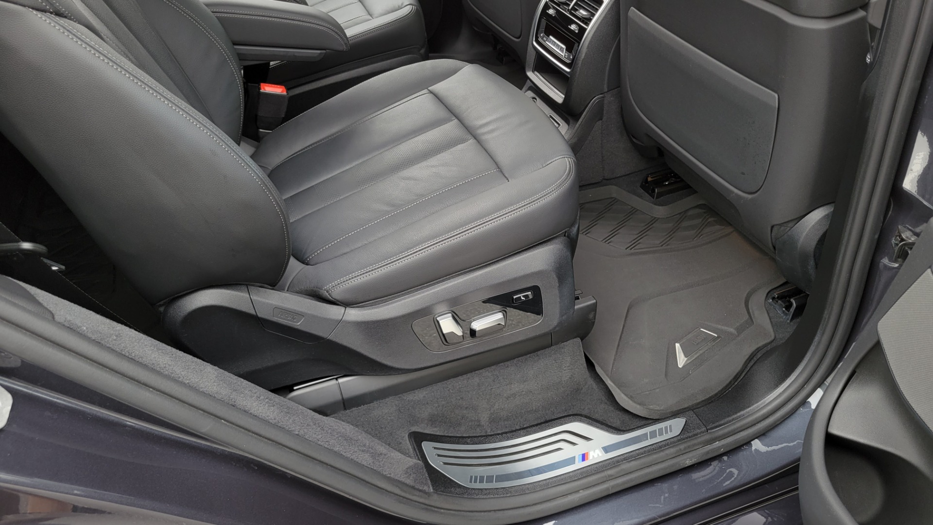 Used 2019 BMW X7 XDRIVE40I M-SPORT / PREMIUM / CLD THR / PARK ASST / DRVR ASST / SKY LOUNGE for sale $64,395 at Formula Imports in Charlotte NC 28227 91