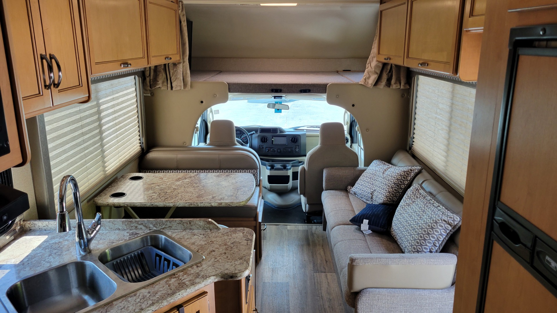 Used 2017 Ford E-SERIES CUTAWAY E-450 26H FREEDOM ELITE MOTORHOME / 6.8L V10 / ROOF LADDER for sale Sold at Formula Imports in Charlotte NC 28227 14