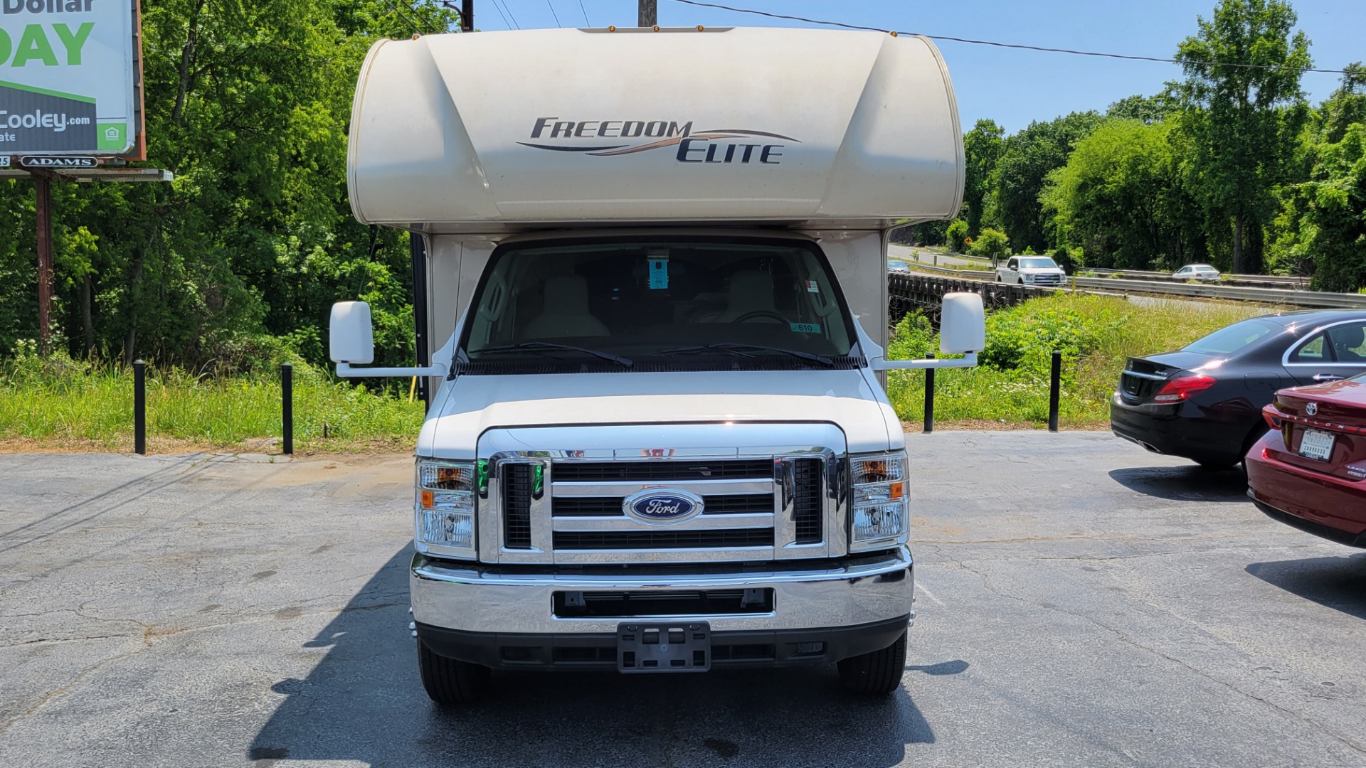 Used 2017 Ford E-SERIES CUTAWAY E-450 26H FREEDOM ELITE MOTORHOME / 6.8L V10 / ROOF LADDER for sale Sold at Formula Imports in Charlotte NC 28227 2