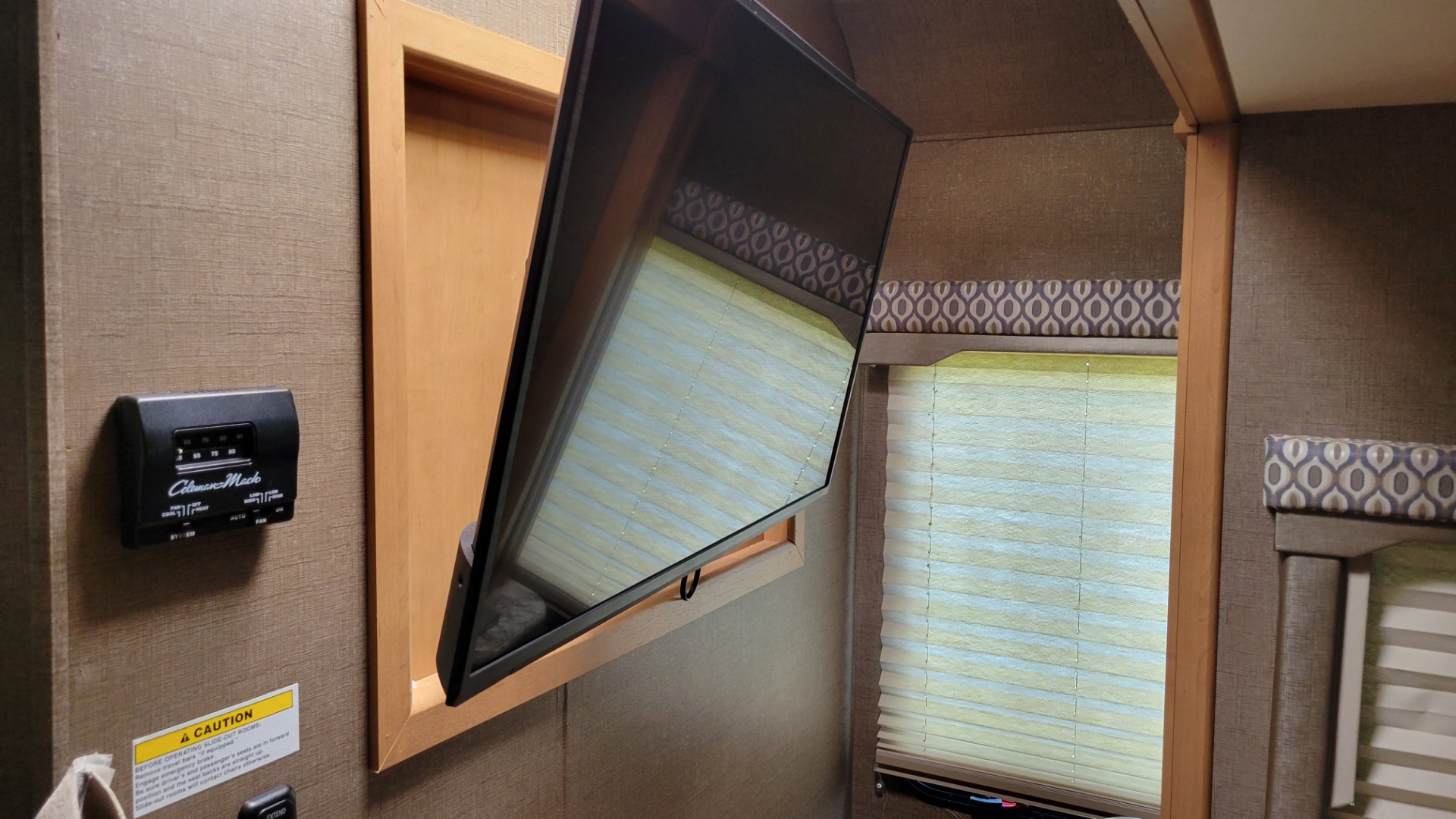 Used 2017 Ford E-SERIES CUTAWAY E-450 26H FREEDOM ELITE MOTORHOME / 6.8L V10 / ROOF LADDER for sale Sold at Formula Imports in Charlotte NC 28227 28