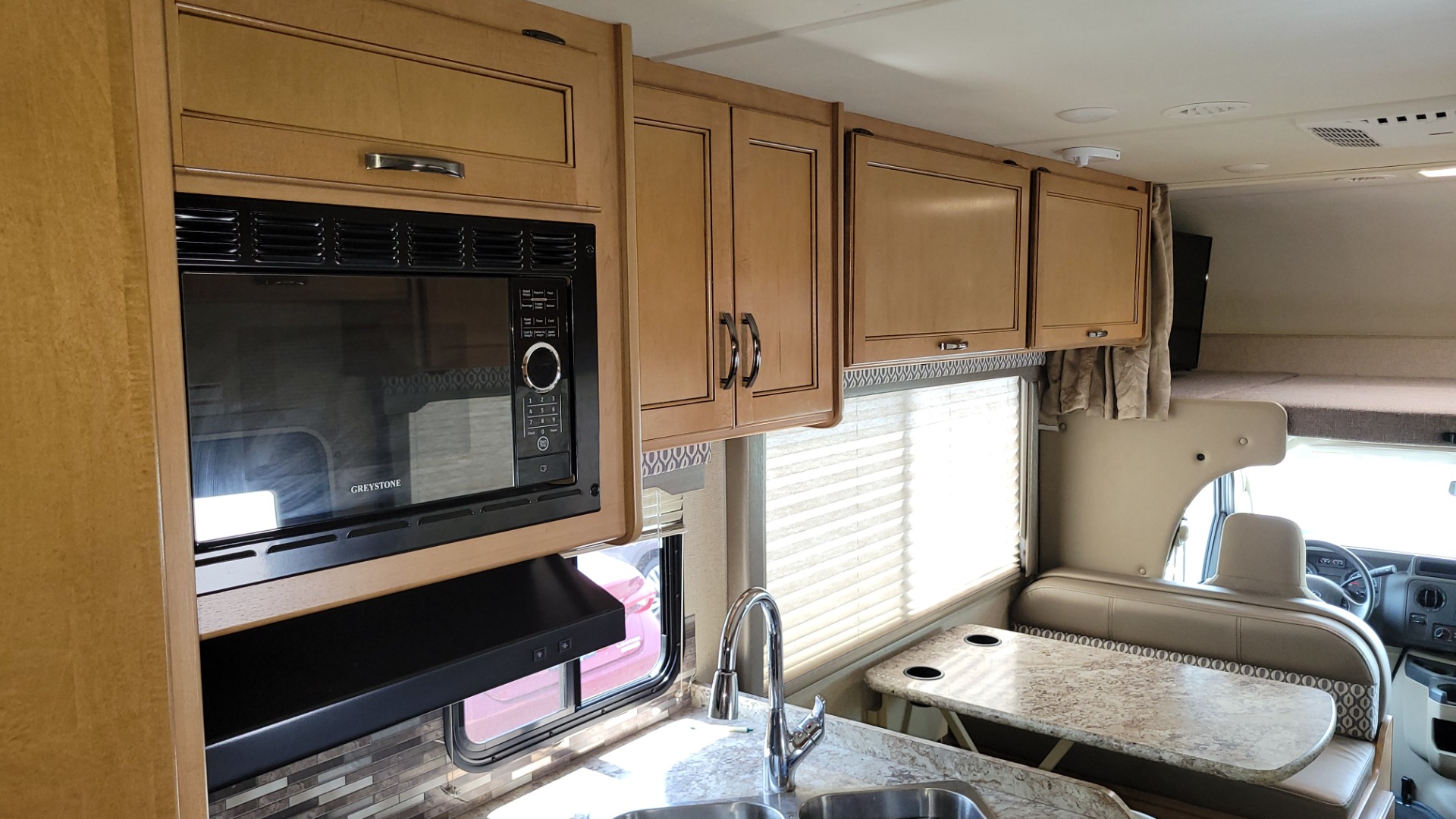 Used 2017 Ford E-SERIES CUTAWAY E-450 26H FREEDOM ELITE MOTORHOME / 6.8L V10 / ROOF LADDER for sale Sold at Formula Imports in Charlotte NC 28227 38