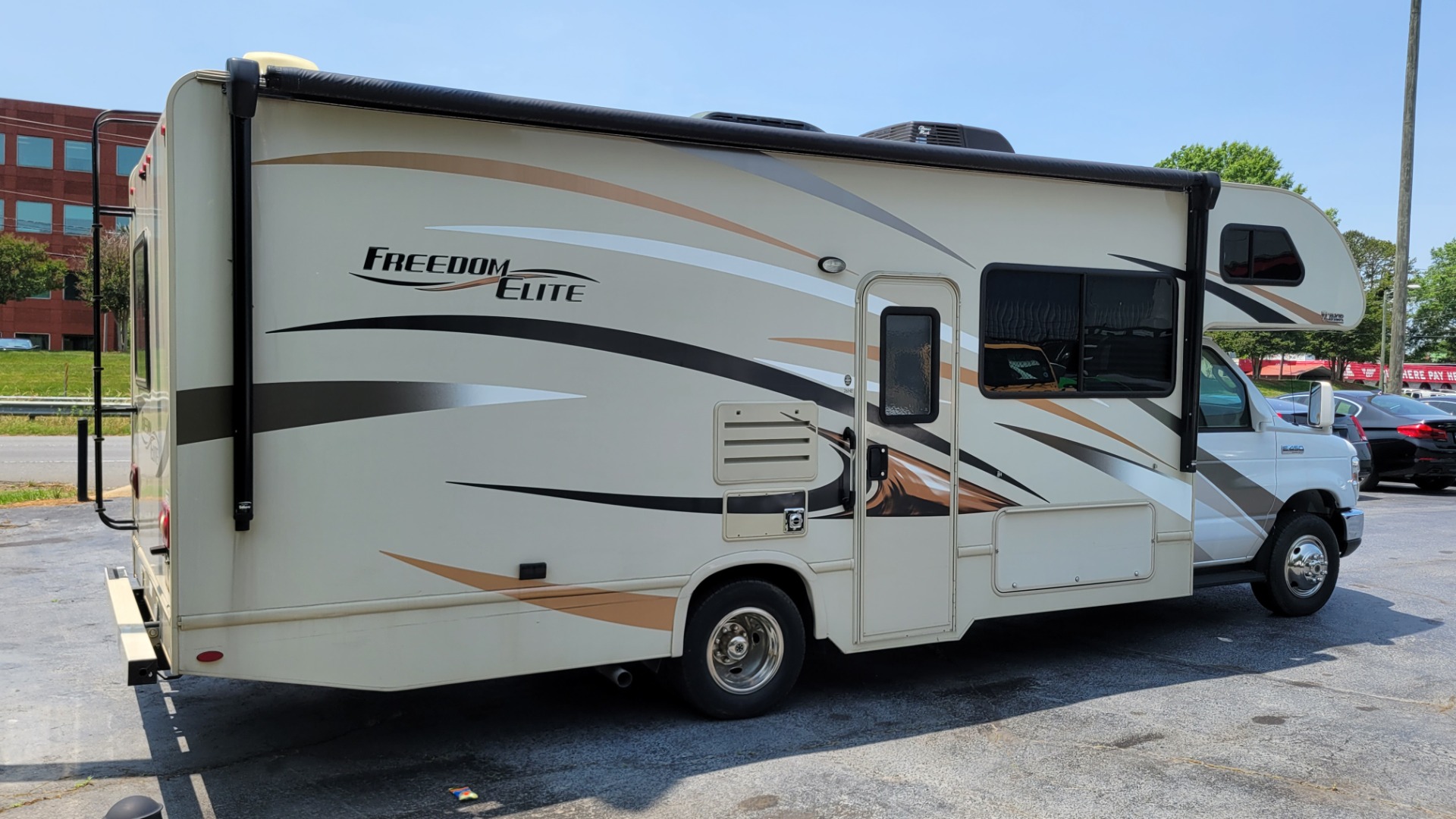 Used 2017 Ford E-SERIES CUTAWAY E-450 26H FREEDOM ELITE MOTORHOME / 6.8L V10 / ROOF LADDER for sale Sold at Formula Imports in Charlotte NC 28227 4