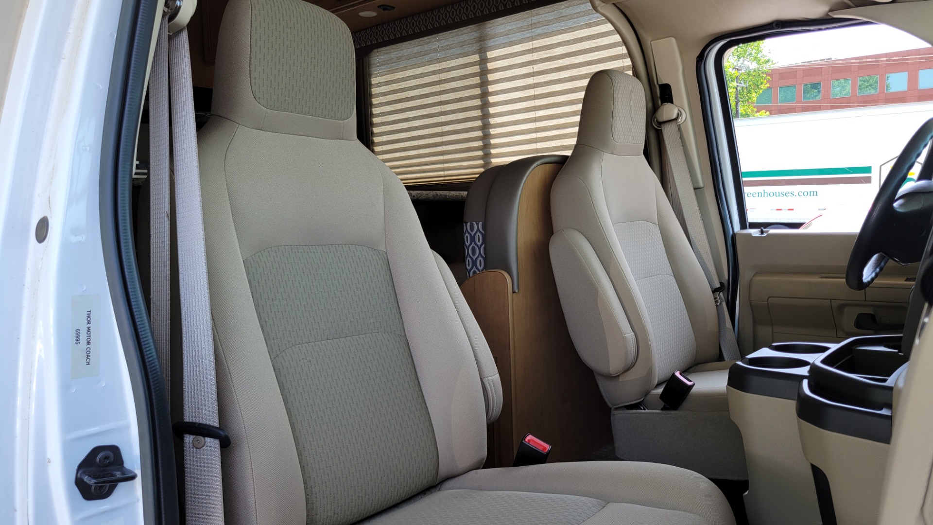 Used 2017 Ford E-SERIES CUTAWAY E-450 26H FREEDOM ELITE MOTORHOME / 6.8L V10 / ROOF LADDER for sale Sold at Formula Imports in Charlotte NC 28227 61