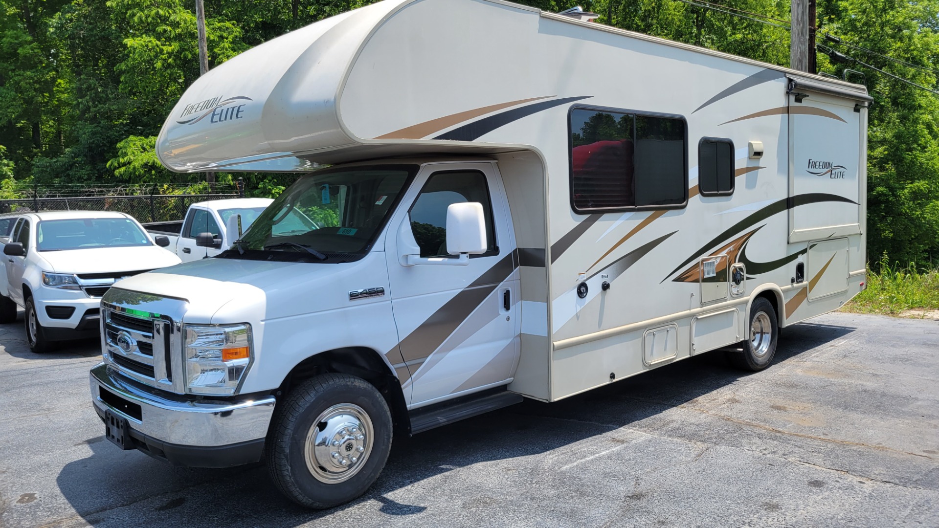 Used 2017 Ford E-SERIES CUTAWAY E-450 26H FREEDOM ELITE MOTORHOME / 6.8L V10 / ROOF LADDER for sale Sold at Formula Imports in Charlotte NC 28227 1
