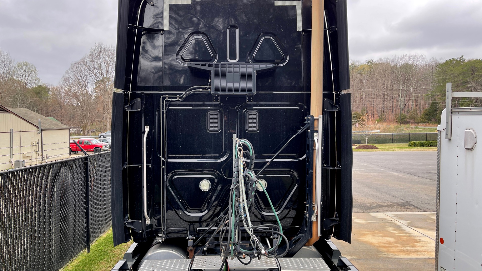 Used 2015 Freightliner CASCADIA ROAD TRACTOR / DETROIT 505HP / 13-SPEED / HTD & CLD STS / FRIG for sale Sold at Formula Imports in Charlotte NC 28227 26