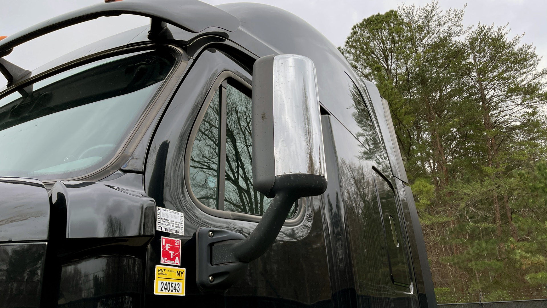 Used 2015 Freightliner CASCADIA ROAD TRACTOR / DETROIT 505HP / 13-SPEED / HTD & CLD STS / FRIG for sale Sold at Formula Imports in Charlotte NC 28227 36