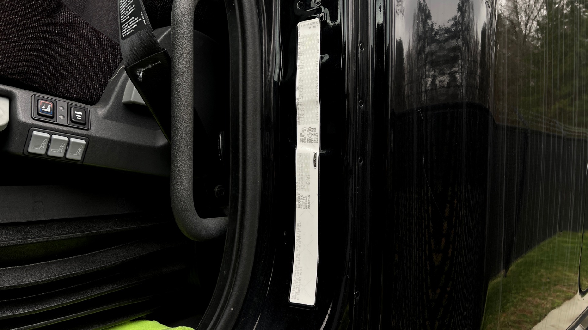 Used 2015 Freightliner CASCADIA ROAD TRACTOR / DETROIT 505HP / 13-SPEED / HTD & CLD STS / FRIG for sale Sold at Formula Imports in Charlotte NC 28227 42