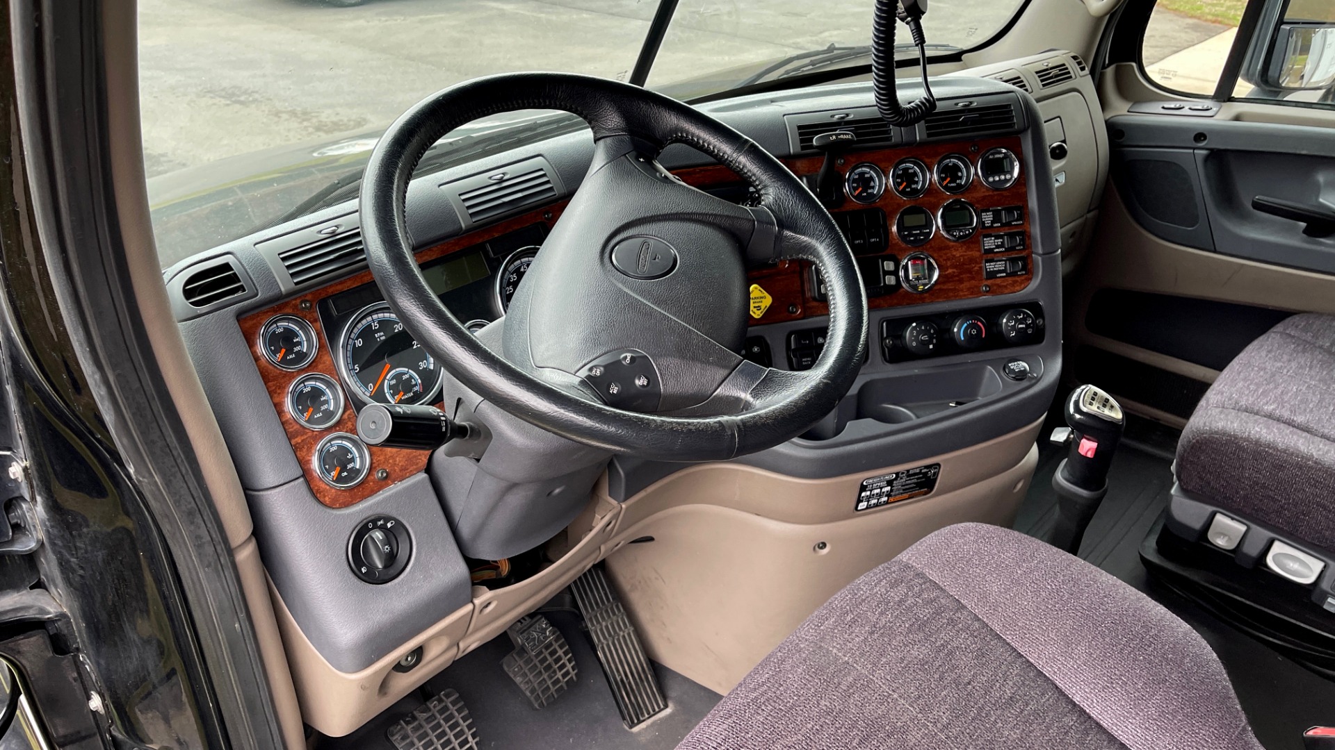 Used 2015 Freightliner CASCADIA ROAD TRACTOR / DETROIT 505HP / 13-SPEED / HTD & CLD STS / FRIG for sale Sold at Formula Imports in Charlotte NC 28227 46