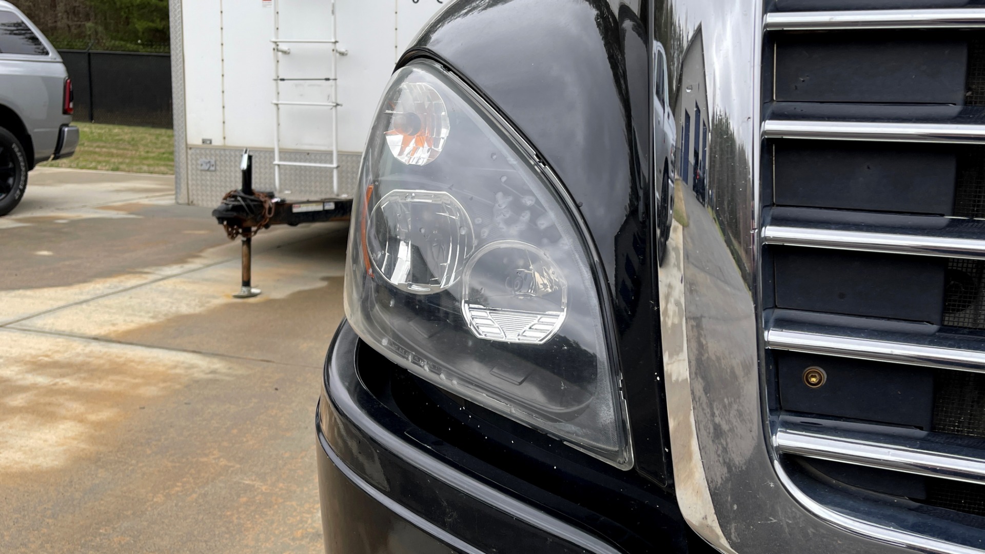 Used 2015 Freightliner CASCADIA ROAD TRACTOR / DETROIT 505HP / 13-SPEED / HTD & CLD STS / FRIG for sale Sold at Formula Imports in Charlotte NC 28227 5