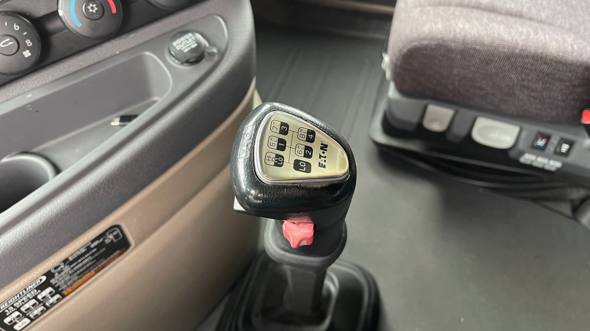 Used 2015 Freightliner CASCADIA ROAD TRACTOR / DETROIT 505HP / 13-SPEED / HTD & CLD STS / FRIG for sale Sold at Formula Imports in Charlotte NC 28227 53