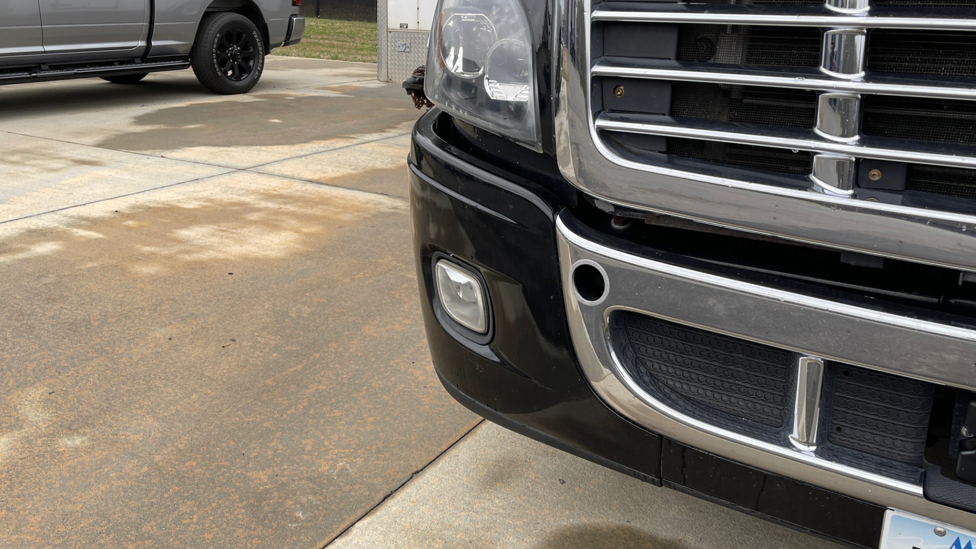 Used 2015 Freightliner CASCADIA ROAD TRACTOR / DETROIT 505HP / 13-SPEED / HTD & CLD STS / FRIG for sale Sold at Formula Imports in Charlotte NC 28227 8