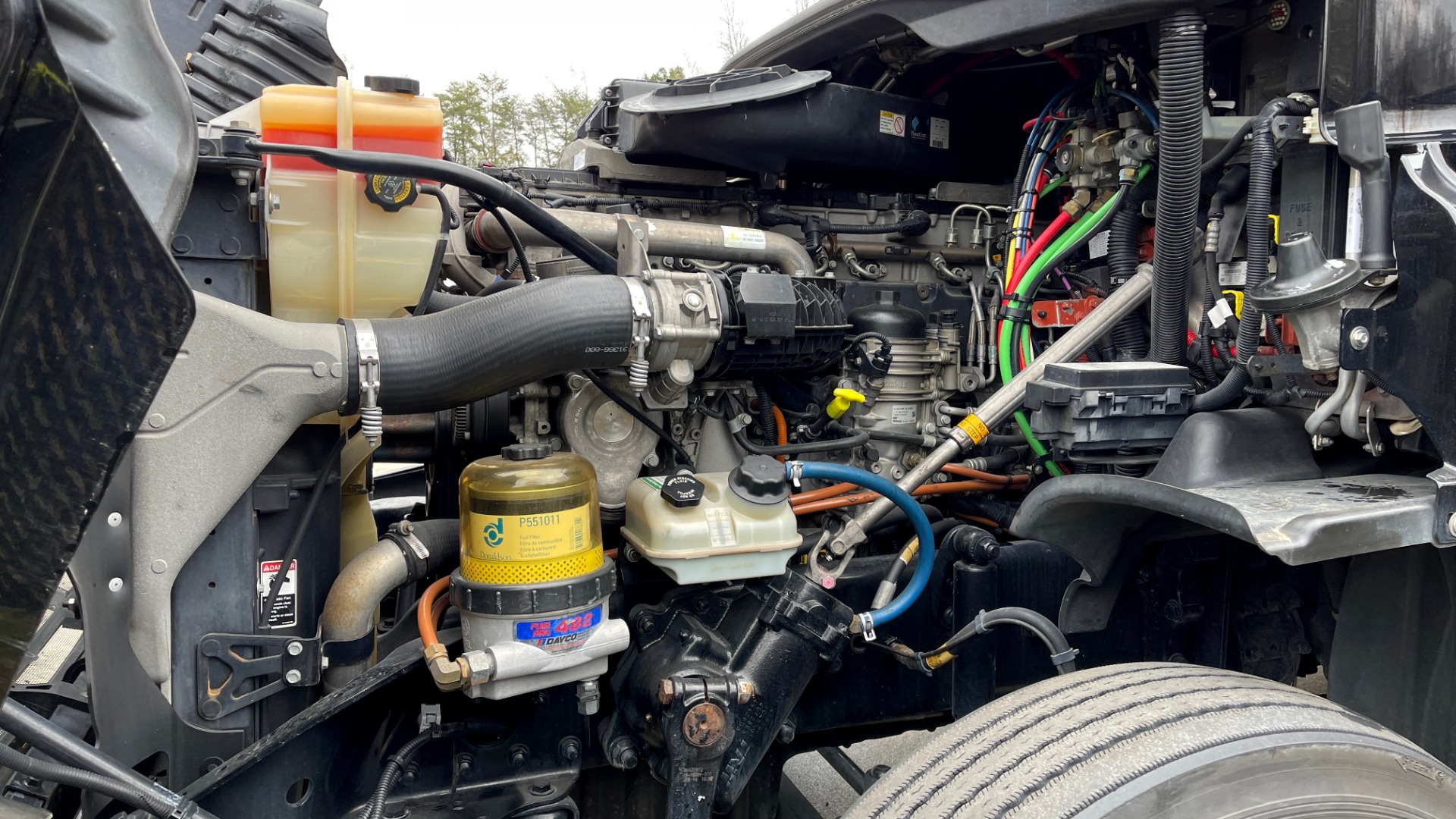 Used 2015 Freightliner CASCADIA ROAD TRACTOR / DETROIT 505HP / 13-SPEED / HTD & CLD STS / FRIG for sale Sold at Formula Imports in Charlotte NC 28227 88