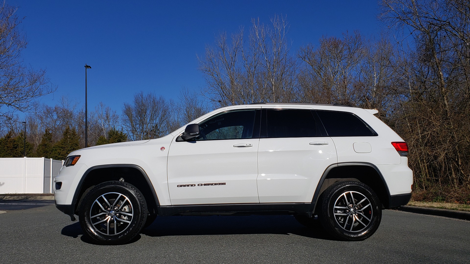 Used 2018 Jeep GRAND CHEROKEE TRAILHAWK 4X4 / NAV / REARVIEW / V6 / AUTO for sale Sold at Formula Imports in Charlotte NC 28227 2