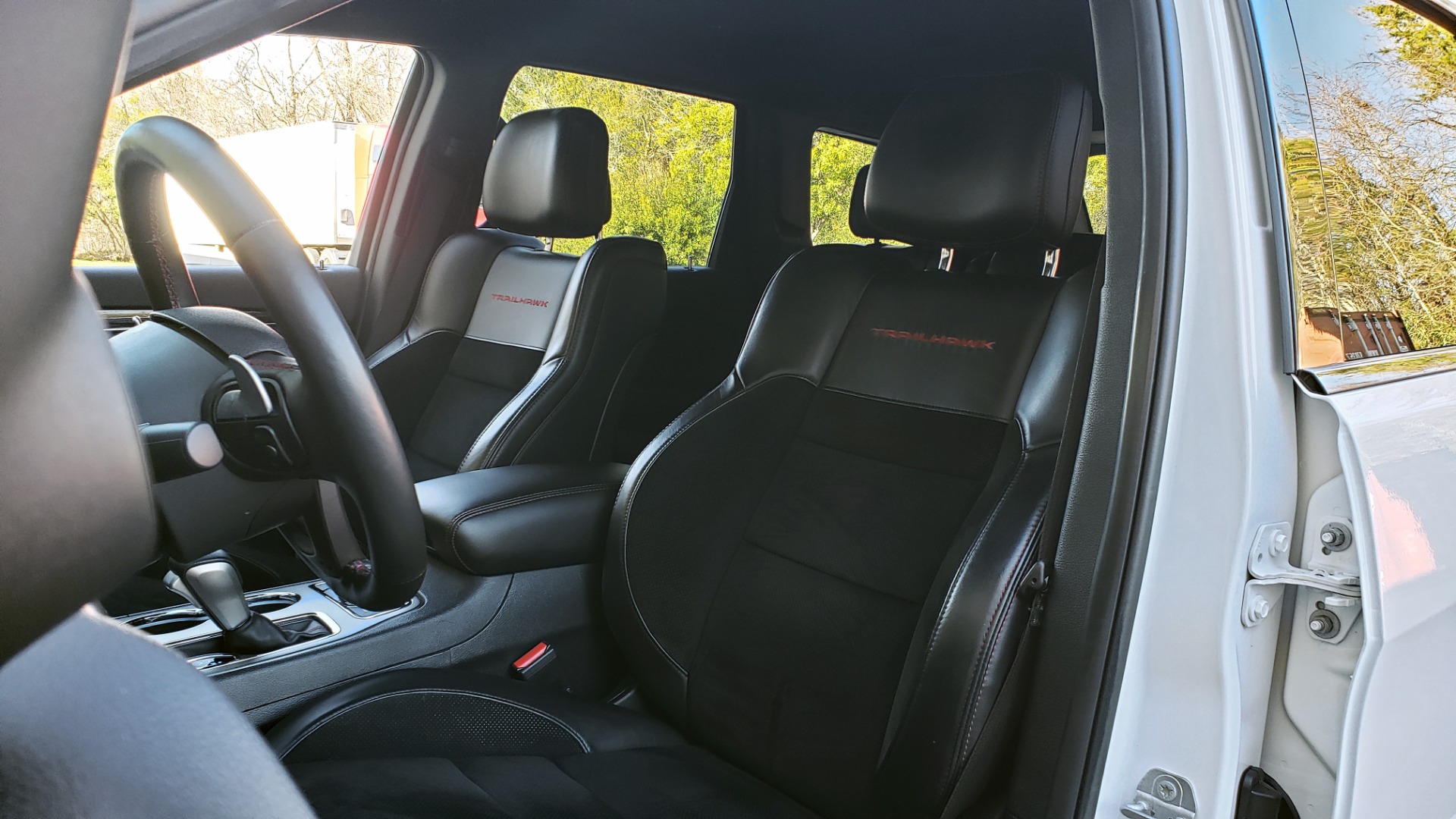Used 2018 Jeep GRAND CHEROKEE TRAILHAWK 4X4 / NAV / REARVIEW / V6 / AUTO for sale Sold at Formula Imports in Charlotte NC 28227 31