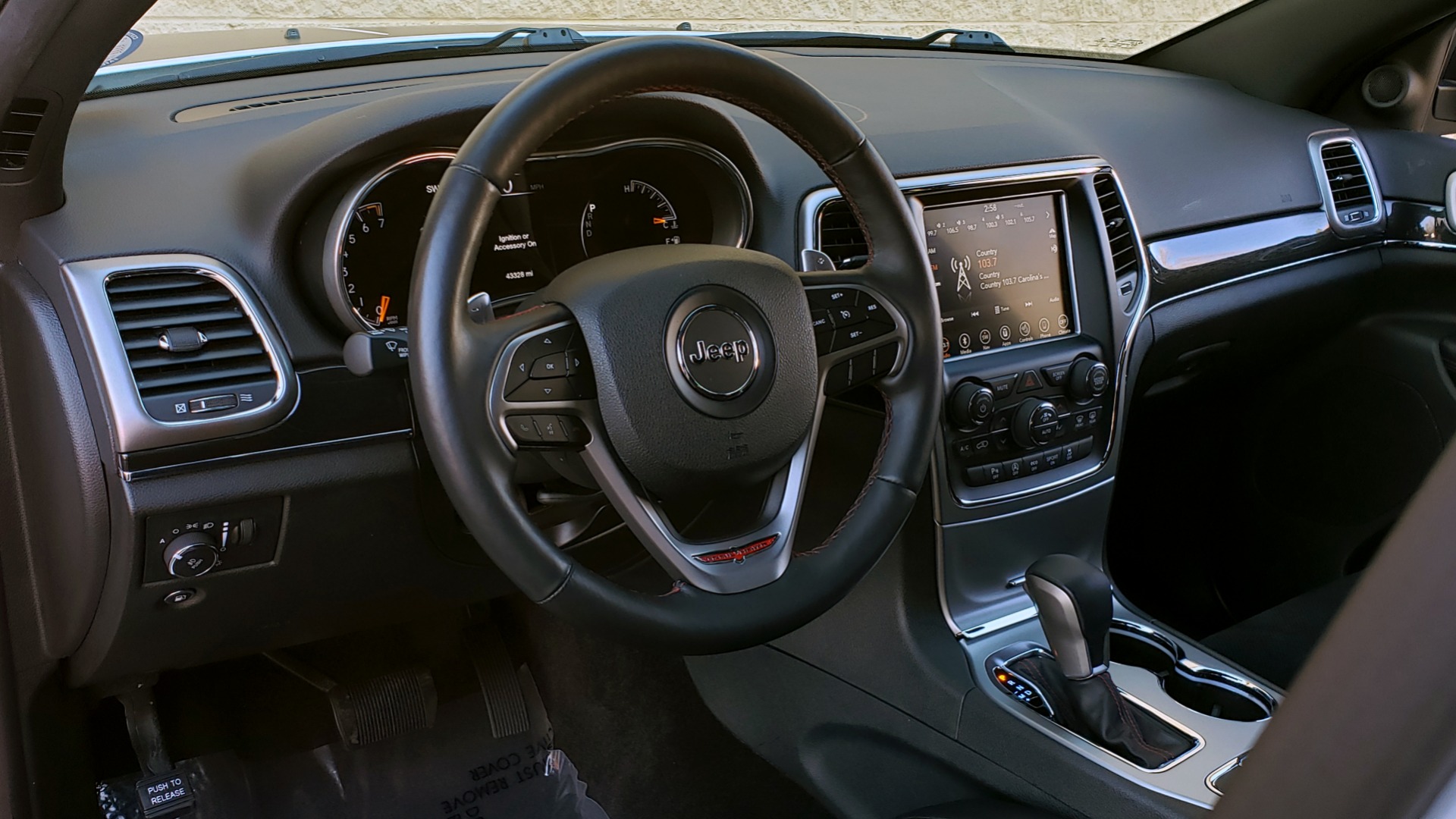 Used 2018 Jeep GRAND CHEROKEE TRAILHAWK 4X4 / NAV / REARVIEW / V6 / AUTO for sale Sold at Formula Imports in Charlotte NC 28227 33