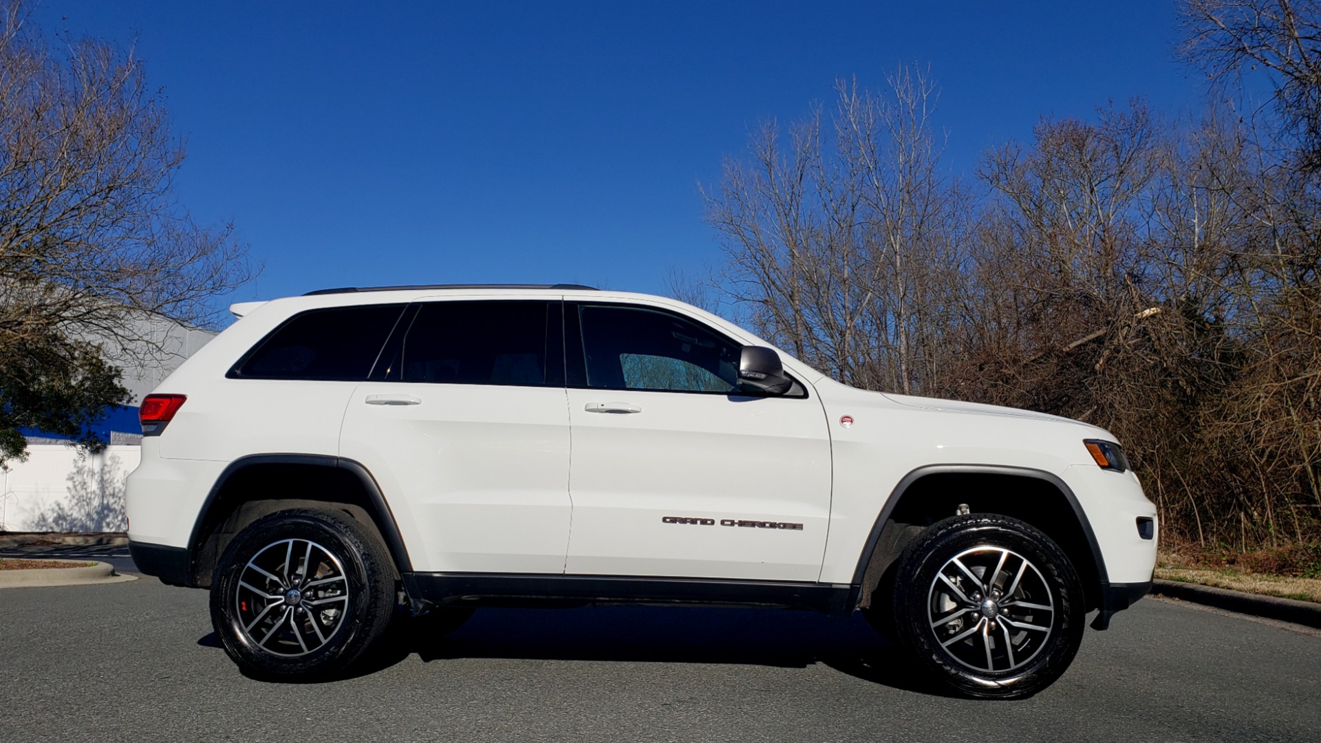 Used 2018 Jeep GRAND CHEROKEE TRAILHAWK 4X4 / NAV / REARVIEW / V6 / AUTO for sale Sold at Formula Imports in Charlotte NC 28227 5