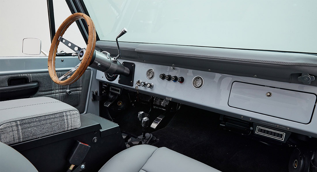 Used 1976 Ford BRONCO RESTO-MOD 4X4 / COYOTE 5.0L / AUTO / HTD STS / ALL NEW / LOW MILES for sale Sold at Formula Imports in Charlotte NC 28227 111