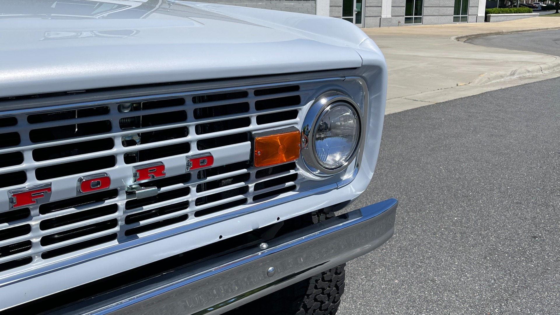 Used 1976 Ford BRONCO RESTO-MOD 4X4 / COYOTE 5.0L / AUTO / HTD STS / ALL NEW / LOW MILES for sale Sold at Formula Imports in Charlotte NC 28227 25