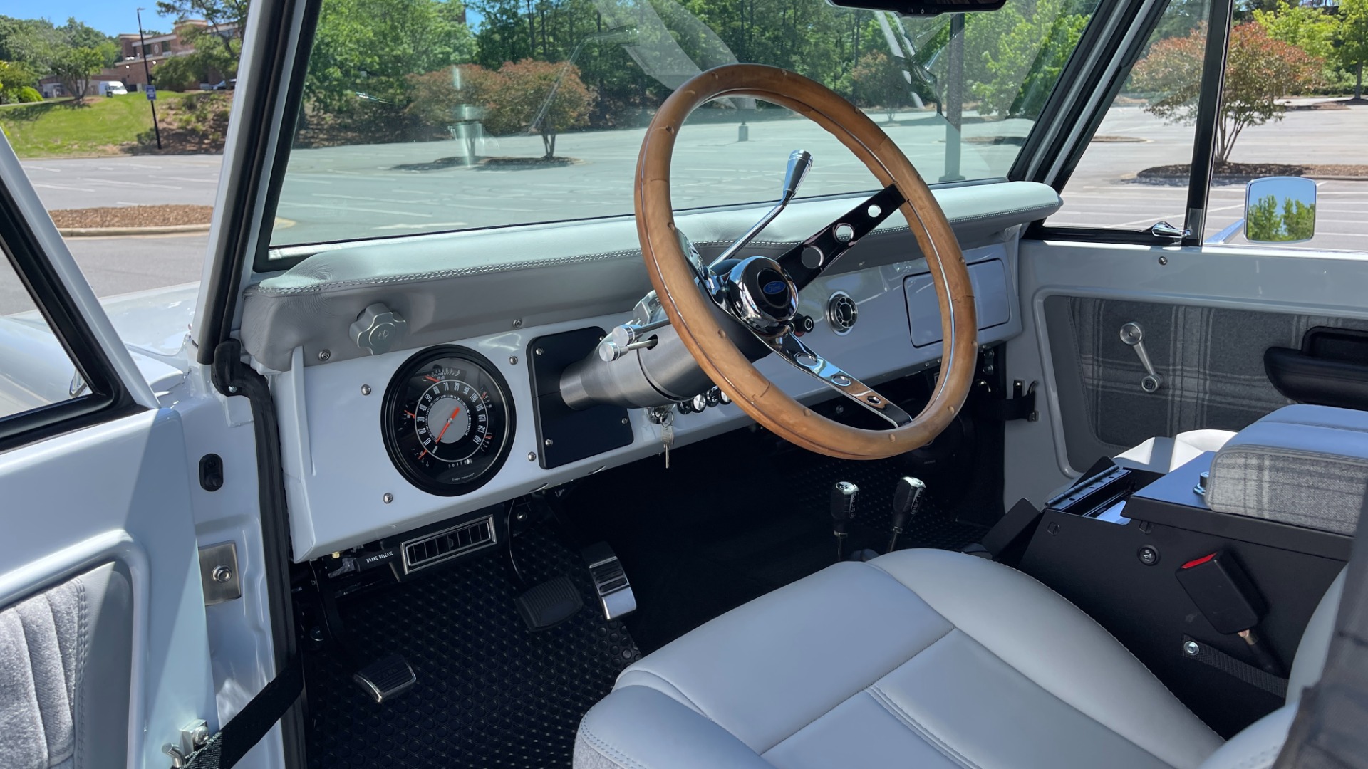 Used 1976 Ford BRONCO RESTO-MOD 4X4 / COYOTE 5.0L / AUTO / HTD STS / ALL NEW / LOW MILES for sale Sold at Formula Imports in Charlotte NC 28227 41