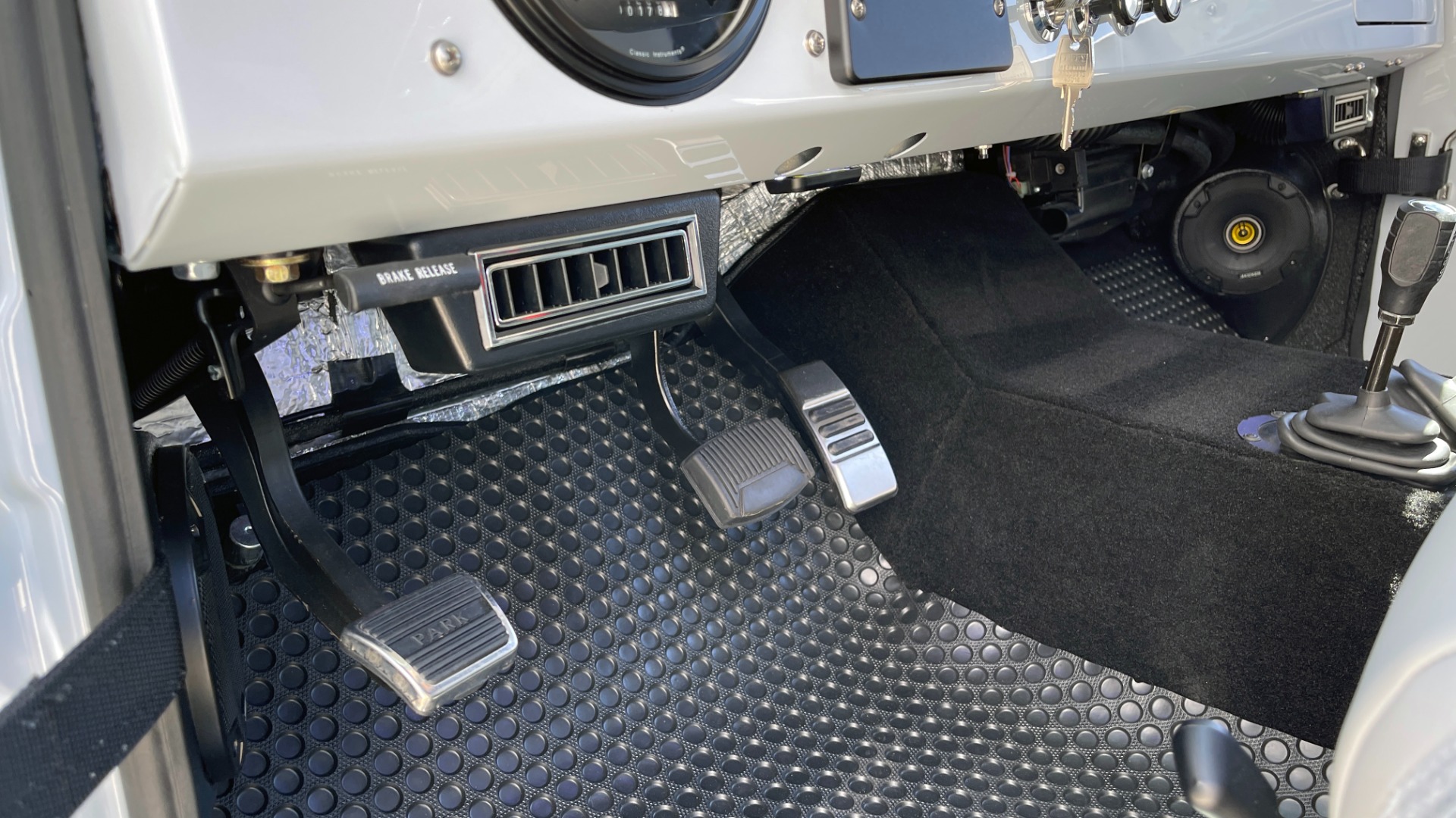 Used 1976 Ford BRONCO RESTO-MOD 4X4 / COYOTE 5.0L / AUTO / HTD STS / ALL NEW / LOW MILES for sale Sold at Formula Imports in Charlotte NC 28227 45