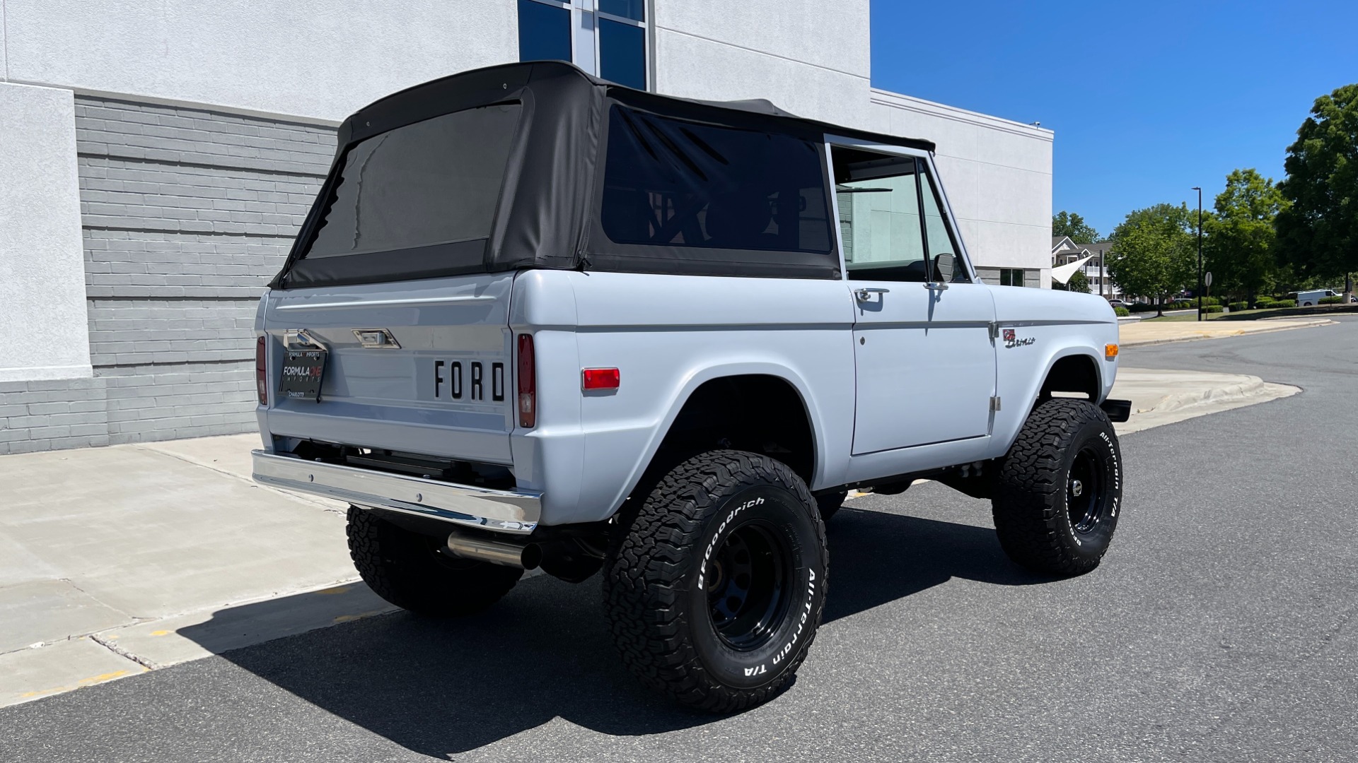 Used 1976 Ford BRONCO RESTO-MOD 4X4 / COYOTE 5.0L / AUTO / HTD STS / ALL NEW / LOW MILES for sale $239,999 at Formula Imports in Charlotte NC 28227 6