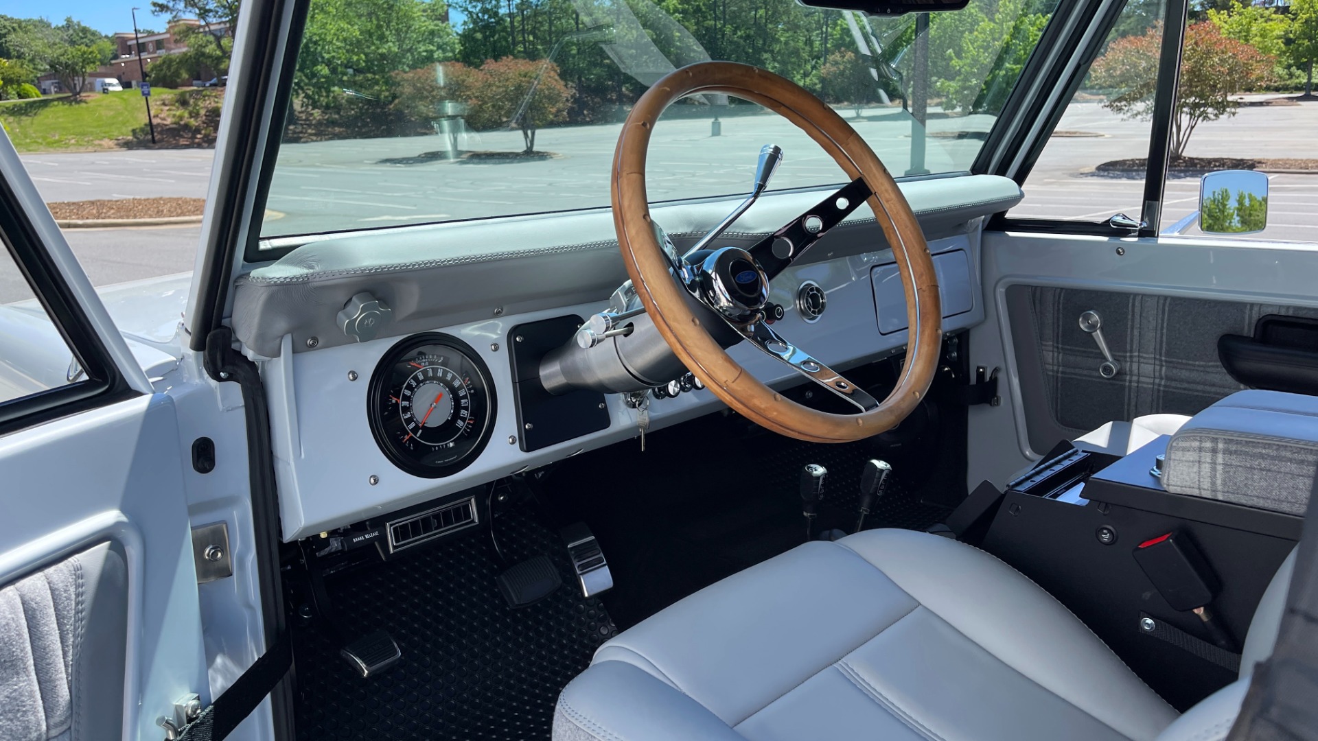 Used 1976 Ford BRONCO RESTO-MOD 4X4 / COYOTE 5.0L / AUTO / HTD STS / ALL NEW / LOW MILES for sale Sold at Formula Imports in Charlotte NC 28227 76