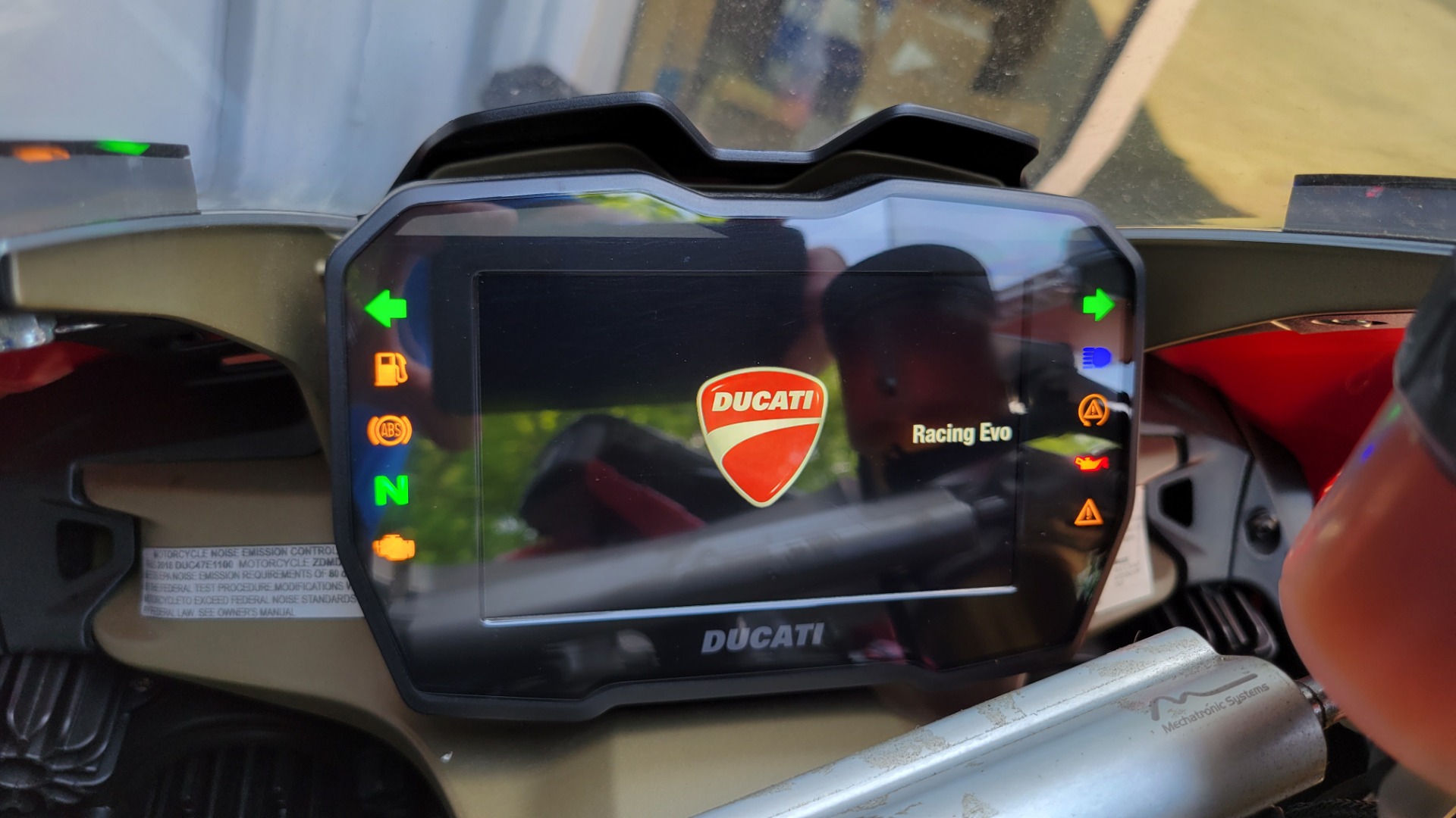 Used 2018 Ducati PANIGALE V4S / 1103CC 214HP / FUEL INJECTED / LOW MILES for sale Sold at Formula Imports in Charlotte NC 28227 9