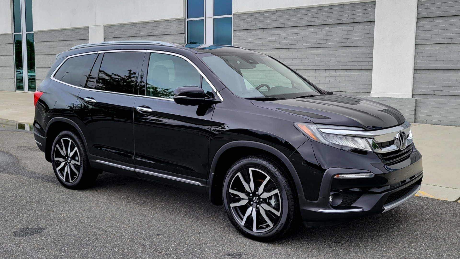 Used 2020 Honda PILOT TOURING 7-PASSENGER / NAV / SUNROOF / ENTERTAINMENT / 3-ROW for sale Sold at Formula Imports in Charlotte NC 28227 10