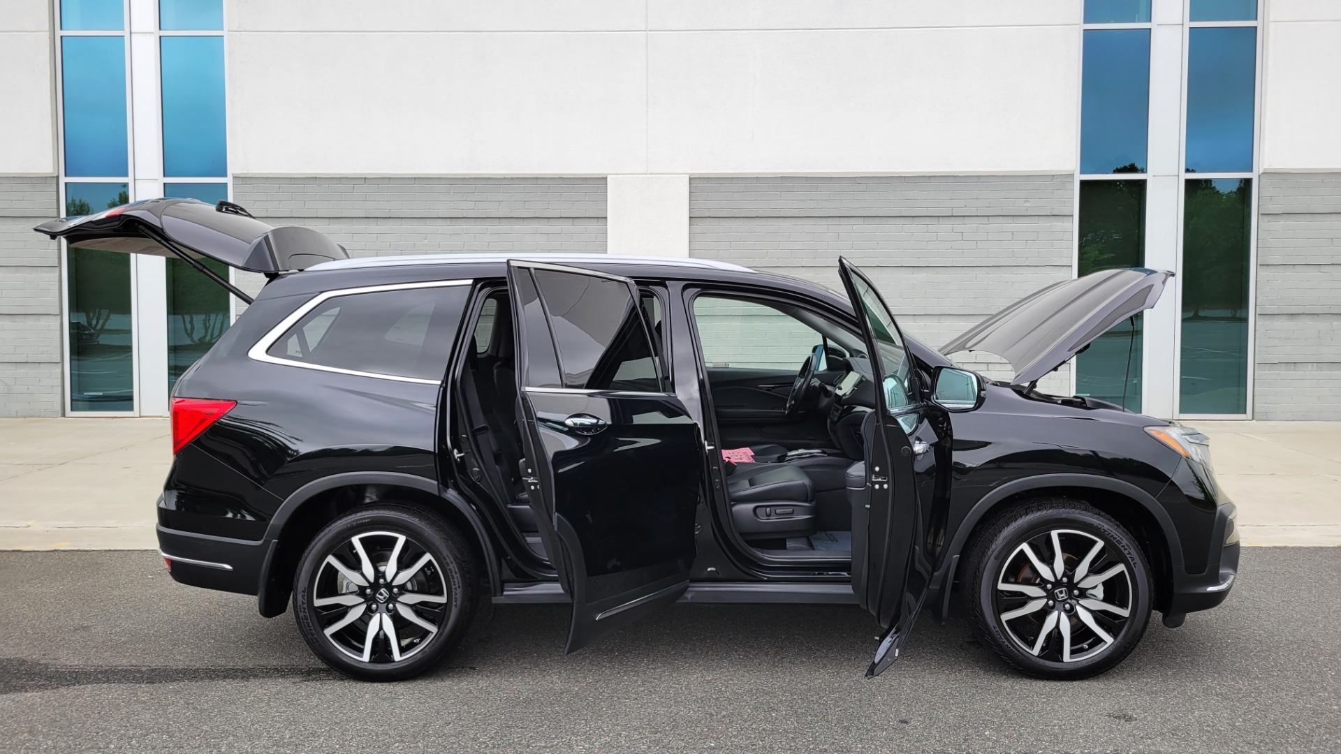 Used 2020 Honda PILOT TOURING 7-PASSENGER / NAV / SUNROOF / ENTERTAINMENT / 3-ROW for sale Sold at Formula Imports in Charlotte NC 28227 12