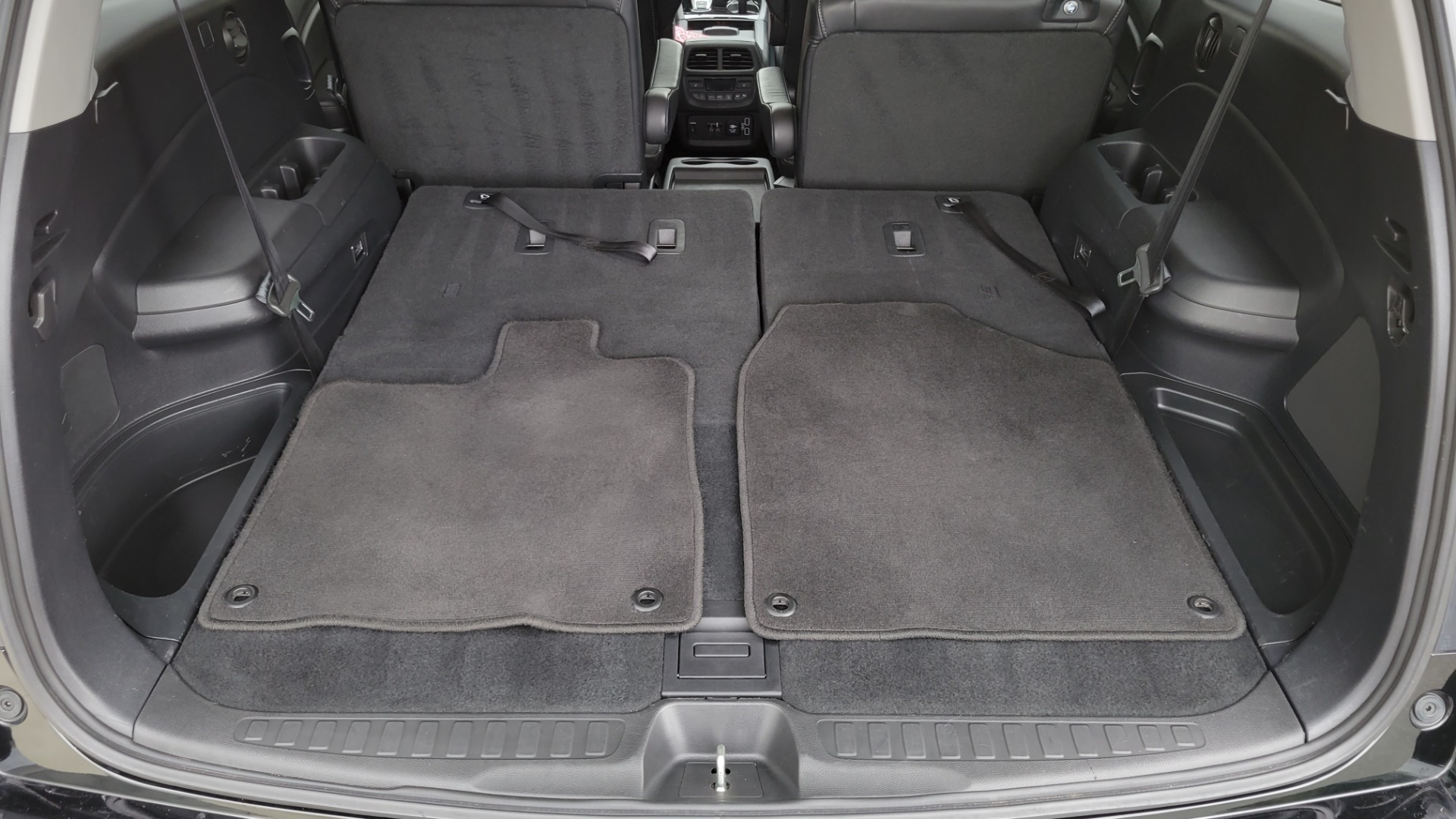 Used 2020 Honda PILOT TOURING 7-PASSENGER / NAV / SUNROOF / ENTERTAINMENT / 3-ROW for sale Sold at Formula Imports in Charlotte NC 28227 16