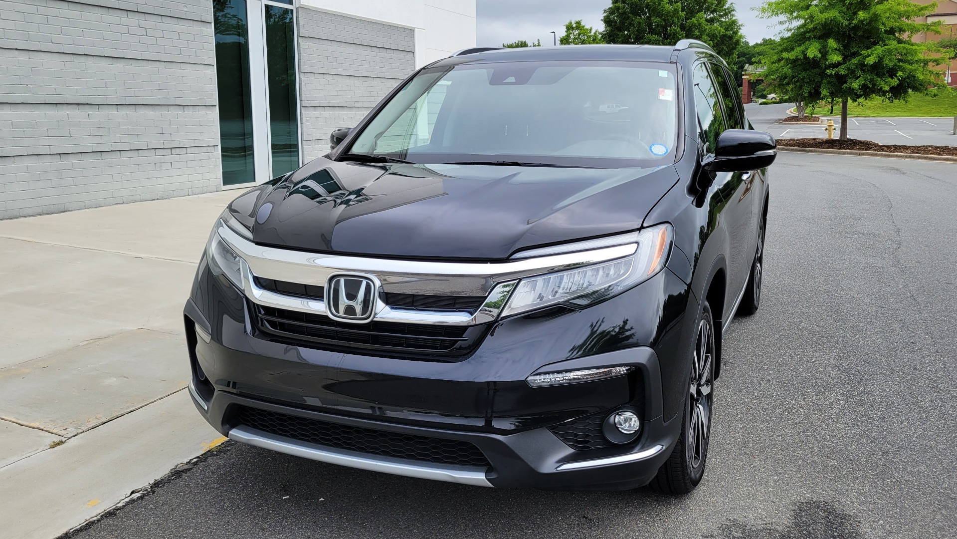 Used 2020 Honda PILOT TOURING 7-PASSENGER / NAV / SUNROOF / ENTERTAINMENT / 3-ROW for sale Sold at Formula Imports in Charlotte NC 28227 2