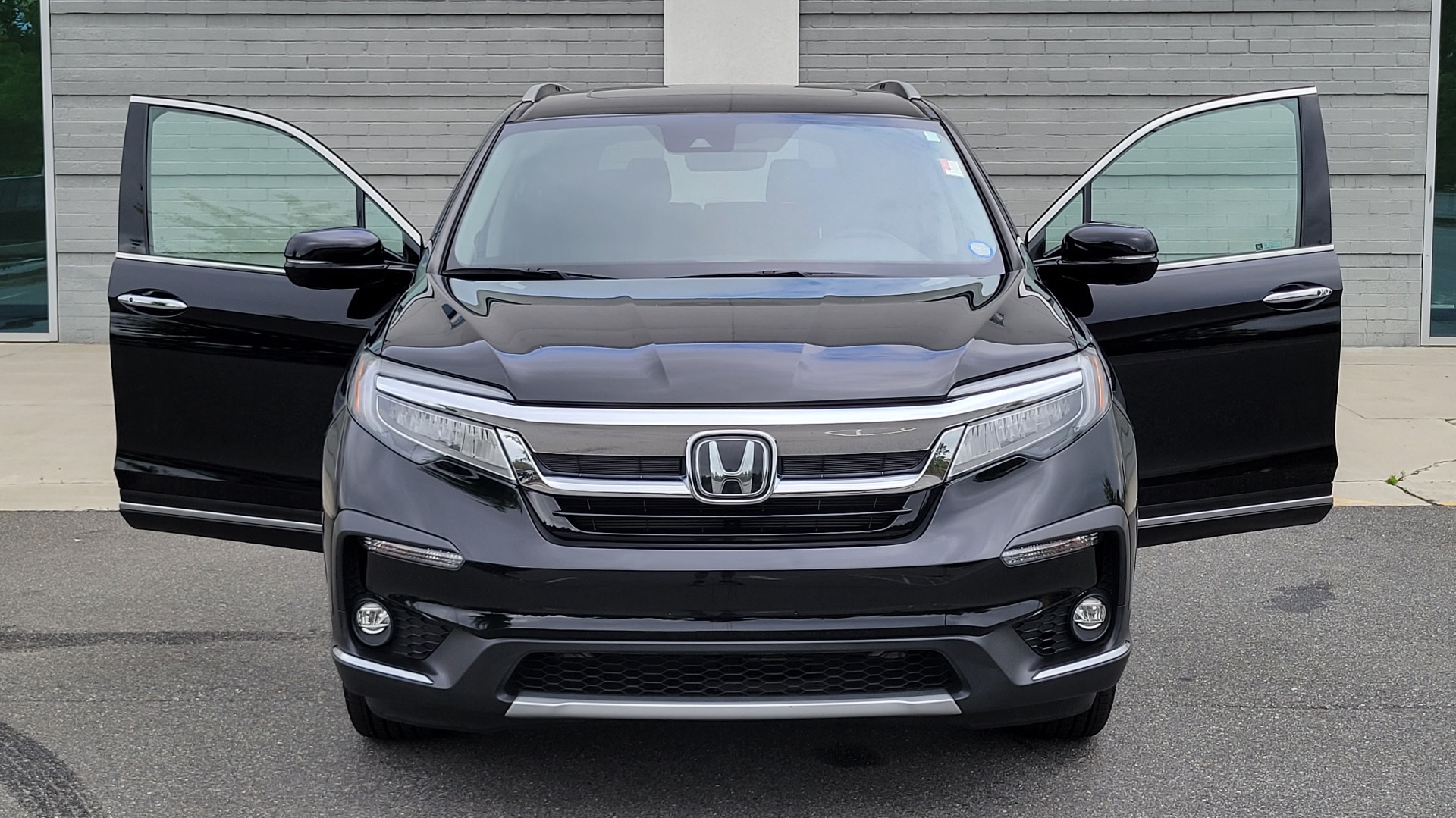 Used 2020 Honda PILOT TOURING 7-PASSENGER / NAV / SUNROOF / ENTERTAINMENT / 3-ROW for sale Sold at Formula Imports in Charlotte NC 28227 29