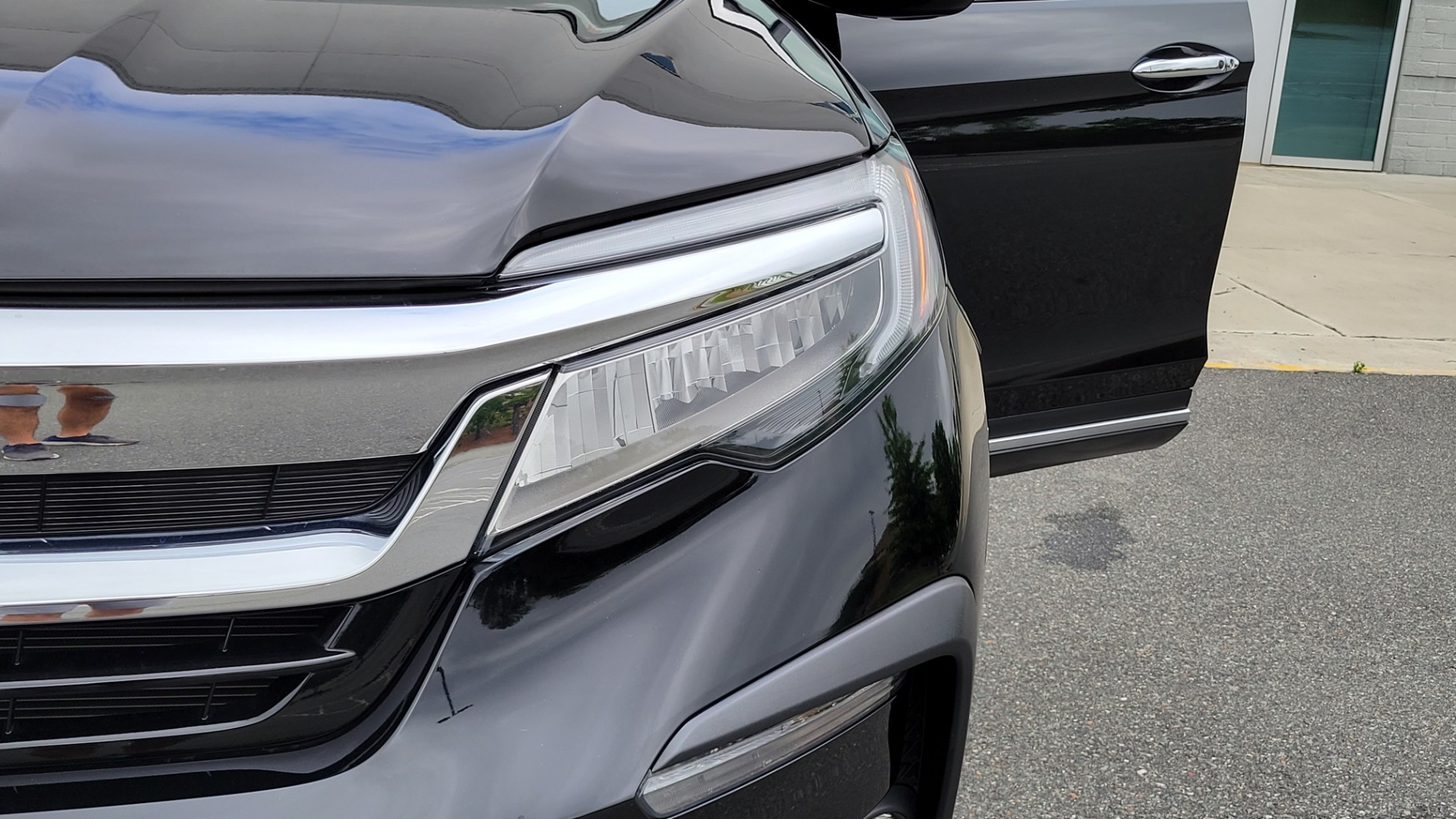 Used 2020 Honda PILOT TOURING 7-PASSENGER / NAV / SUNROOF / ENTERTAINMENT / 3-ROW for sale Sold at Formula Imports in Charlotte NC 28227 31