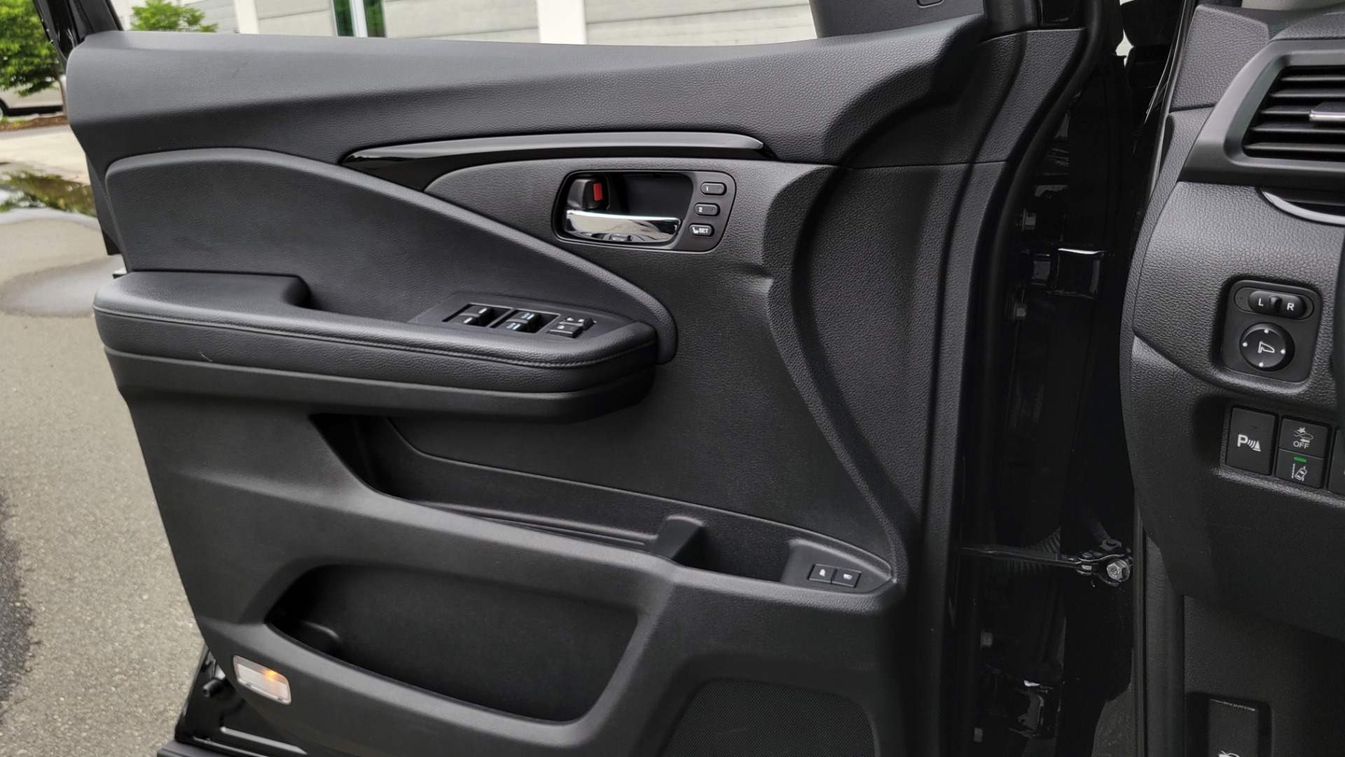 Used 2020 Honda PILOT TOURING 7-PASSENGER / NAV / SUNROOF / ENTERTAINMENT / 3-ROW for sale Sold at Formula Imports in Charlotte NC 28227 44