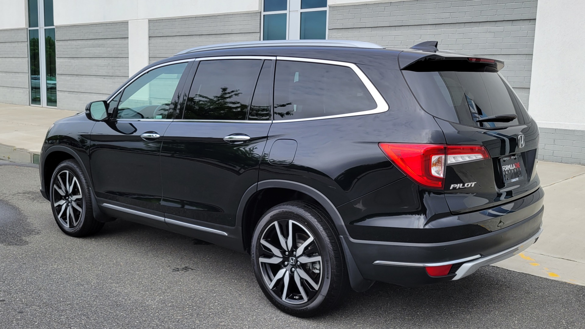 Used 2020 Honda PILOT TOURING 7-PASSENGER / NAV / SUNROOF / ENTERTAINMENT / 3-ROW for sale Sold at Formula Imports in Charlotte NC 28227 5