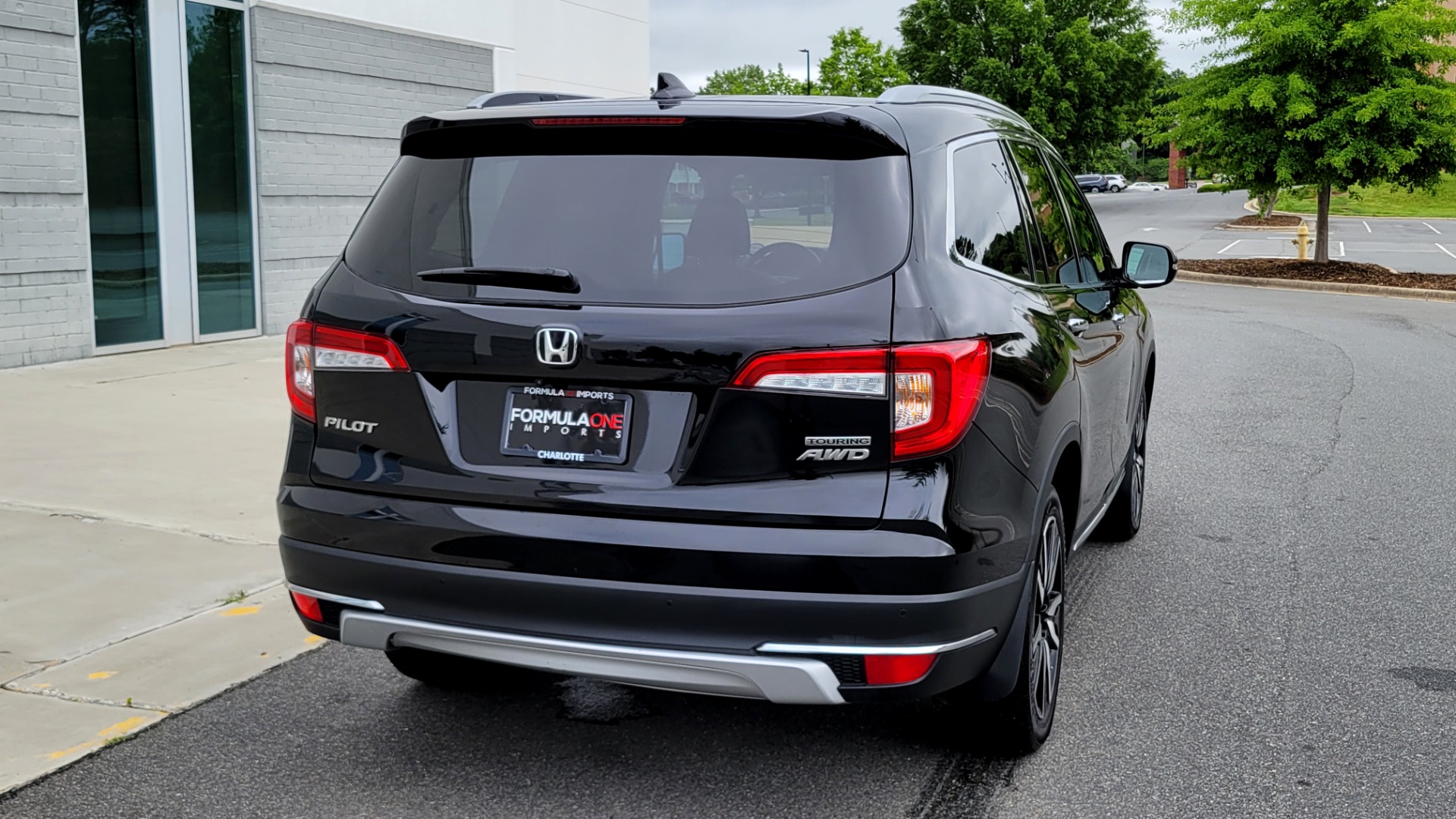 Used 2020 Honda PILOT TOURING 7-PASSENGER / NAV / SUNROOF / ENTERTAINMENT / 3-ROW for sale Sold at Formula Imports in Charlotte NC 28227 7