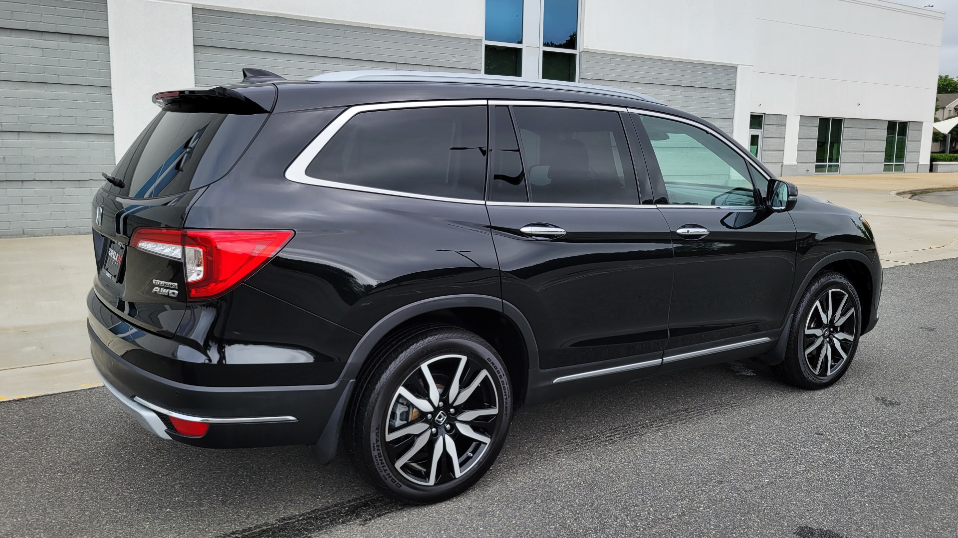 Used 2020 Honda PILOT TOURING 7-PASSENGER / NAV / SUNROOF / ENTERTAINMENT / 3-ROW for sale Sold at Formula Imports in Charlotte NC 28227 8