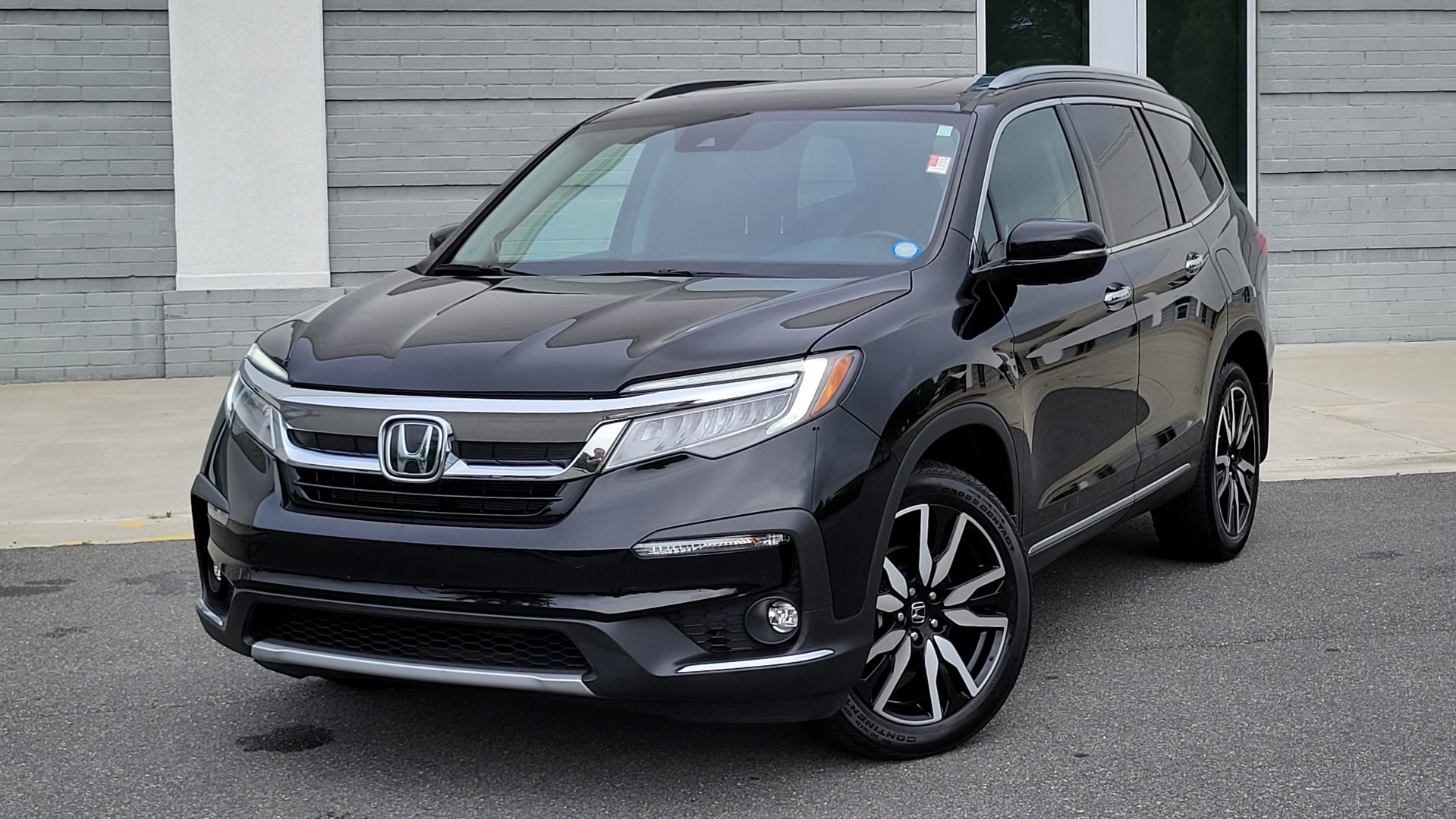 Used 2020 Honda PILOT TOURING 7-PASSENGER / NAV / SUNROOF / ENTERTAINMENT / 3-ROW for sale Sold at Formula Imports in Charlotte NC 28227 1
