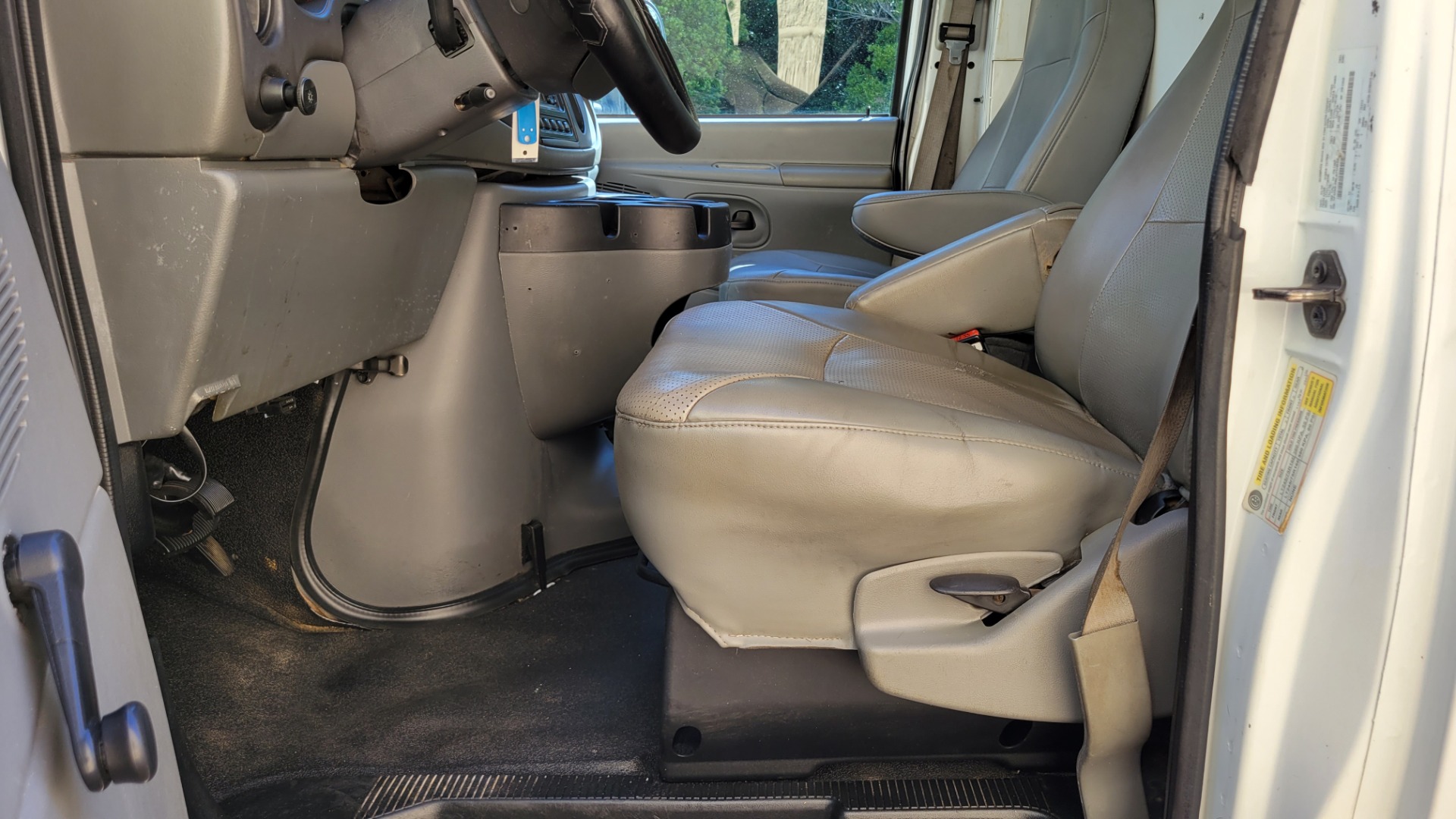 Used 2007 Ford Econoline Commercial Cutaway for sale Sold at Formula Imports in Charlotte NC 28227 31