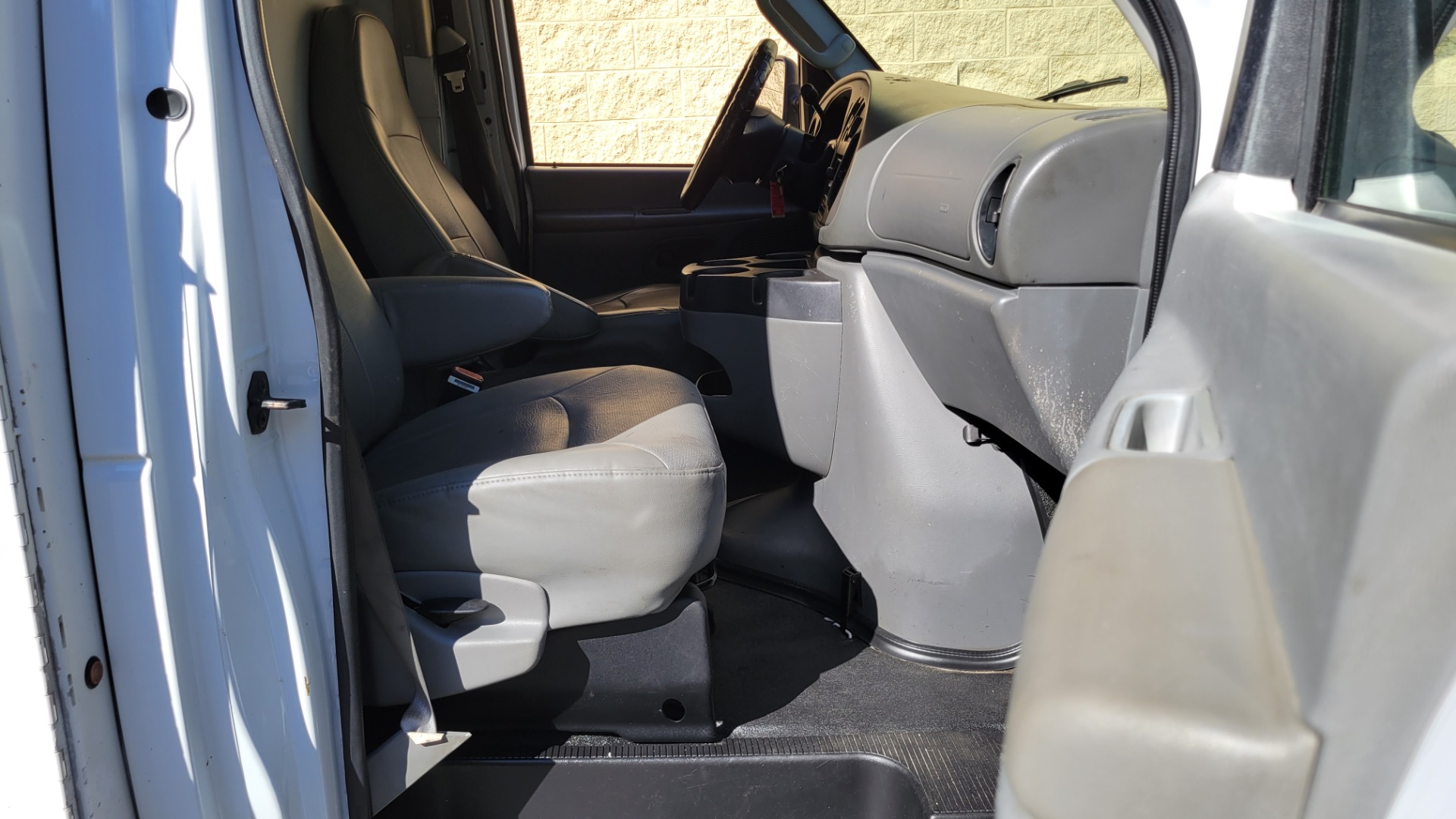 Used 2007 Ford Econoline Commercial Cutaway for sale Sold at Formula Imports in Charlotte NC 28227 39