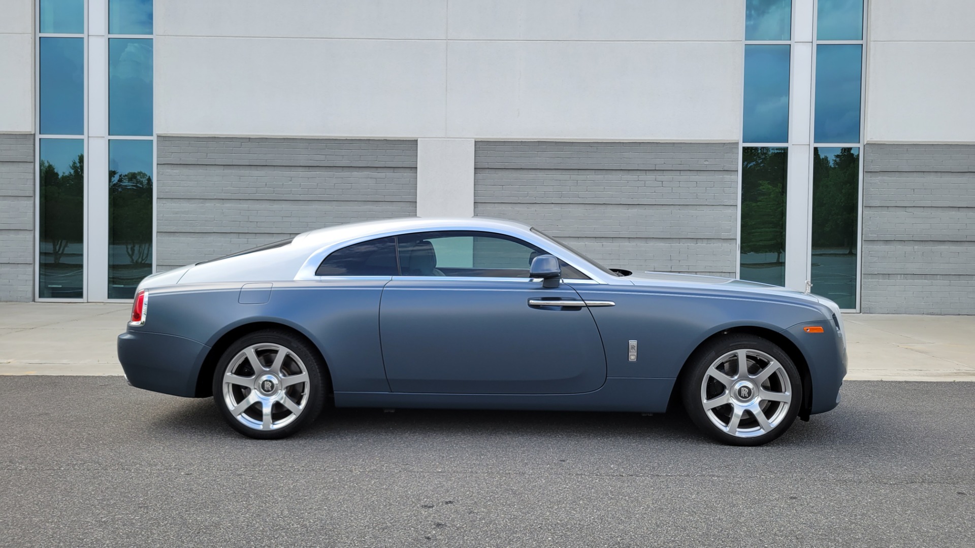 Used 2016 Rolls-Royce WRAITH COUPE / 6.6L V12 624HP / 8-SPD AUTO / NAV / STARLIGHT / REARVIEW for sale Sold at Formula Imports in Charlotte NC 28227 8
