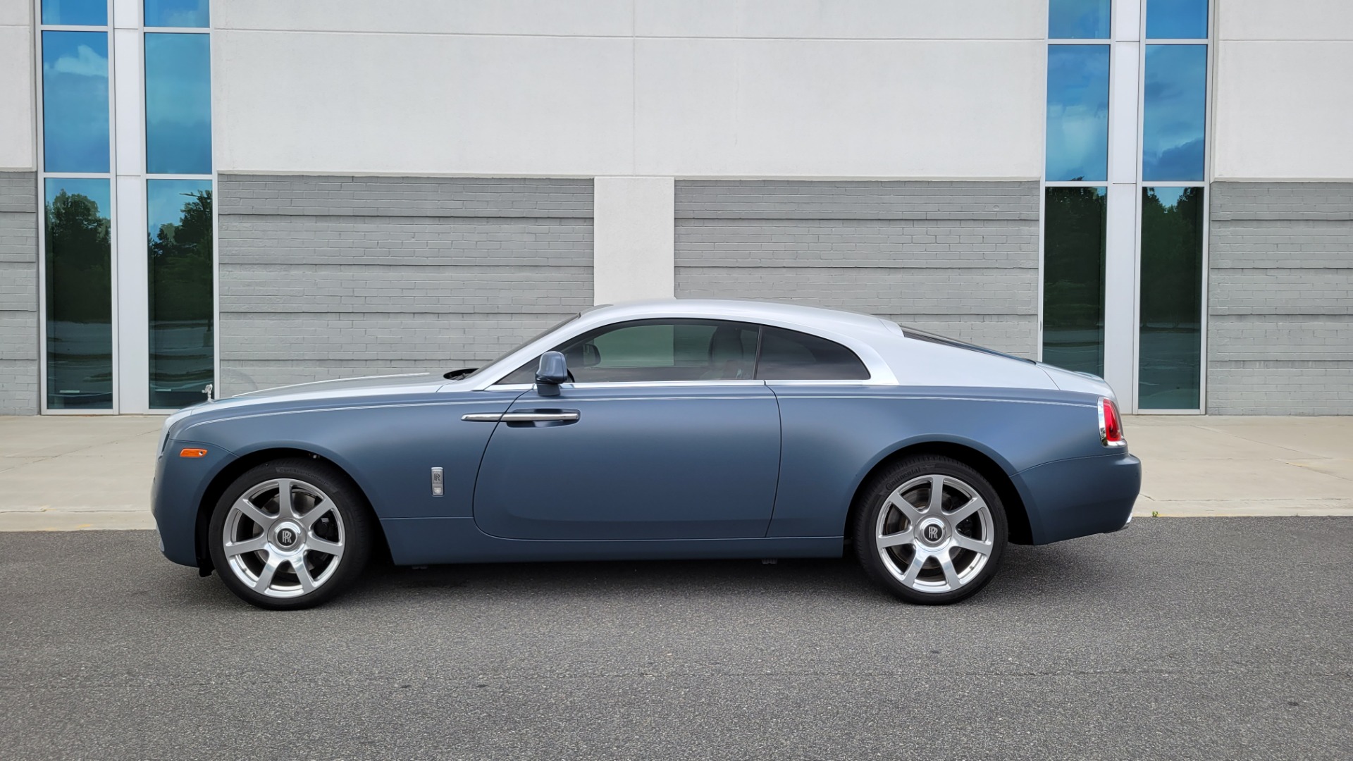 Used 2016 Rolls-Royce WRAITH COUPE / 6.6L V12 624HP / 8-SPD AUTO / NAV / STARLIGHT / REARVIEW for sale Sold at Formula Imports in Charlotte NC 28227 9