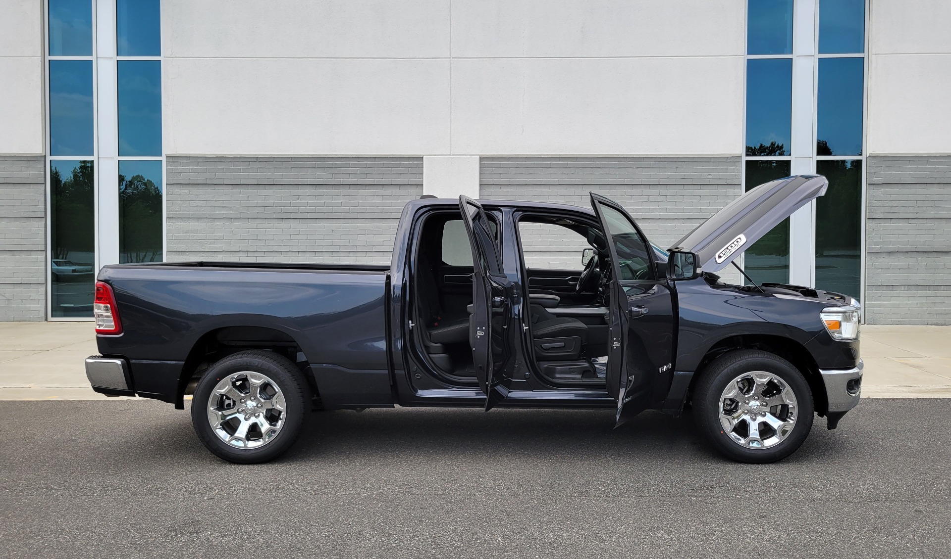 Used 2019 Ram 1500 BIG HORN QUAD CAB 4X2 / 5.7L HEMI / 8-SPD AUTO / CAMERA for sale Sold at Formula Imports in Charlotte NC 28227 14