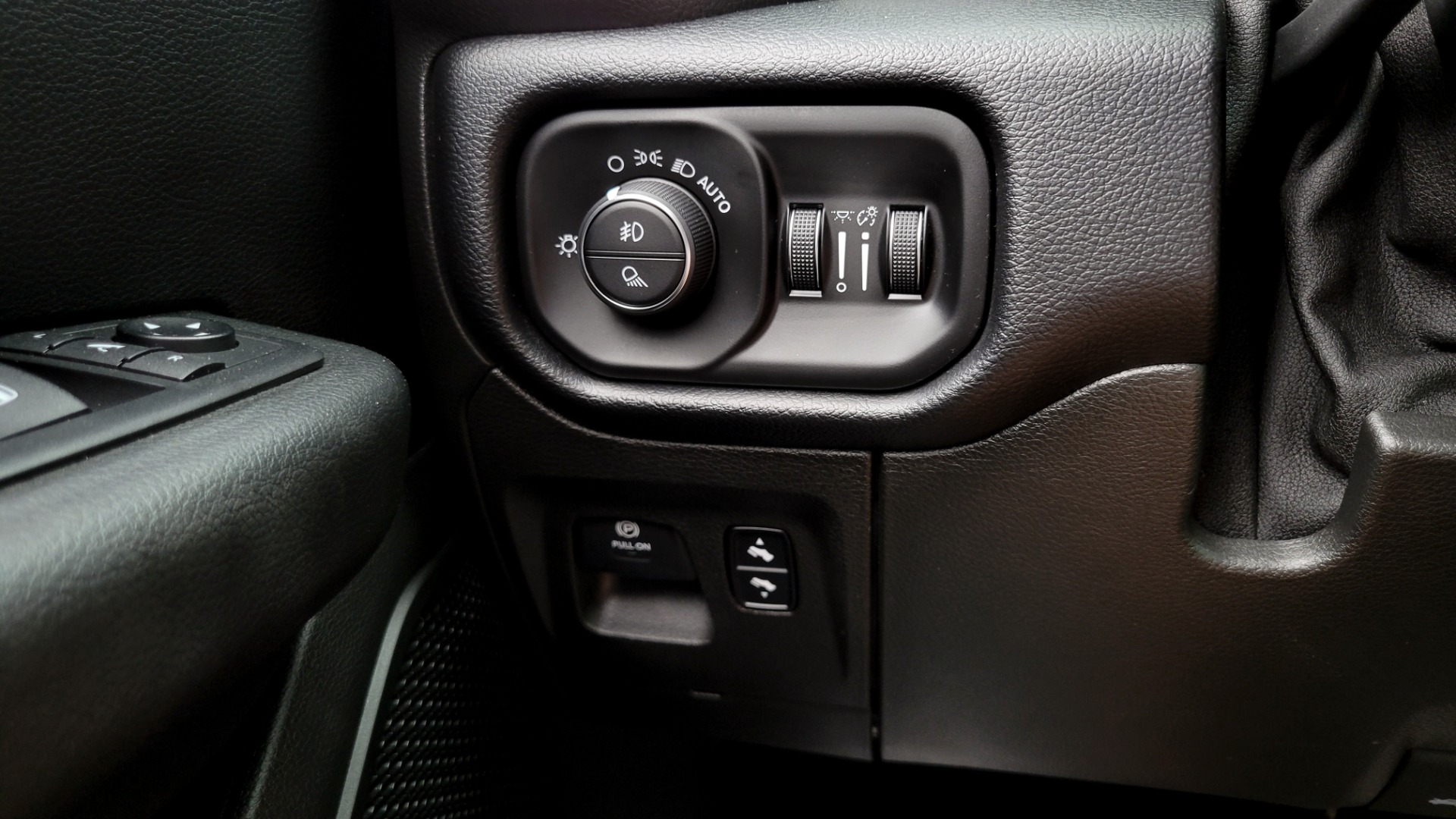 Used 2019 Ram 1500 BIG HORN QUAD CAB 4X2 / 5.7L HEMI / 8-SPD AUTO / CAMERA for sale Sold at Formula Imports in Charlotte NC 28227 40