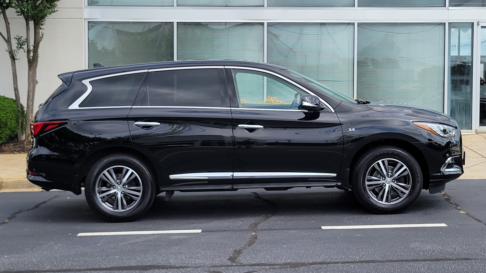 Used 2019 INFINITI QX60 PURE 3.5L / AWD / NAV / SUNROOF / 3-ROW / CAMERA for sale Sold at Formula Imports in Charlotte NC 28227 7