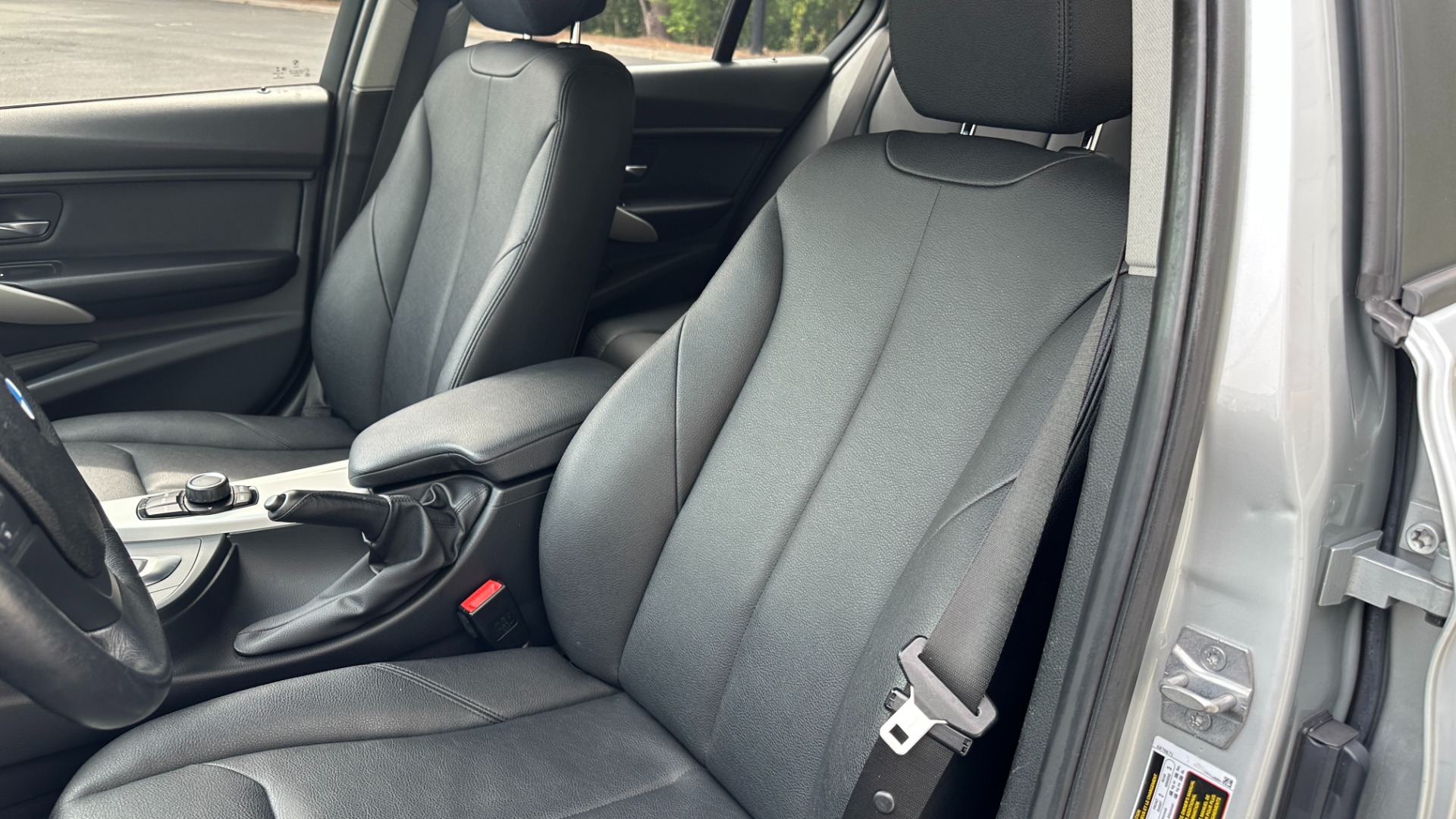Used 2018 BMW 3 Series 320i xDrive for sale $23,595 at Formula Imports in Charlotte NC 28227 11